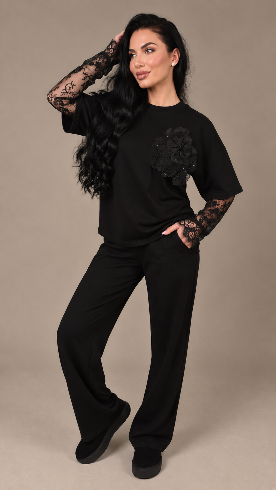 Compleu dama negru cu floare si maneci din dantela chantilly