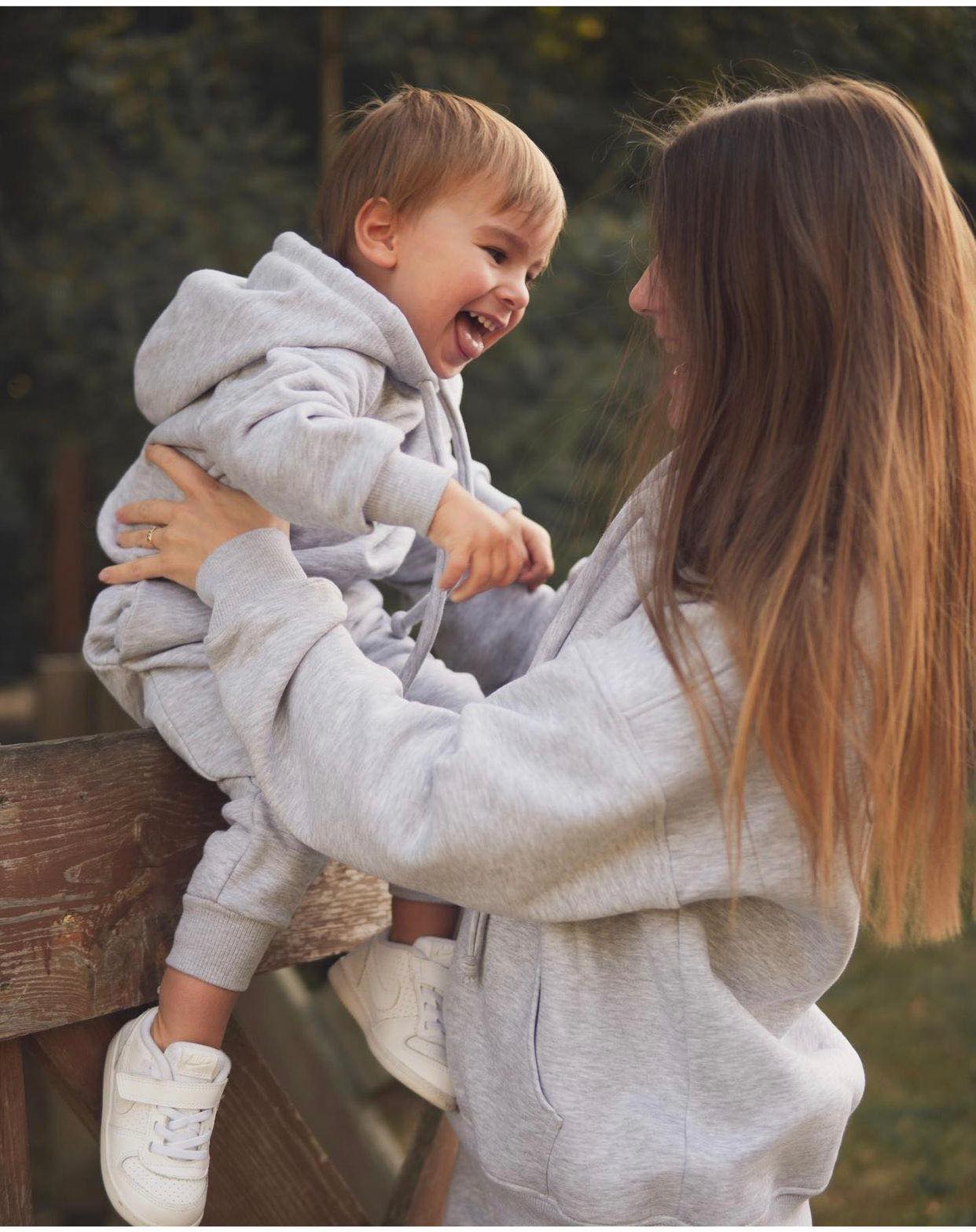 Set Treninguri Mommy & Mini – Gri Melange cu detaliu snur supradimensionat