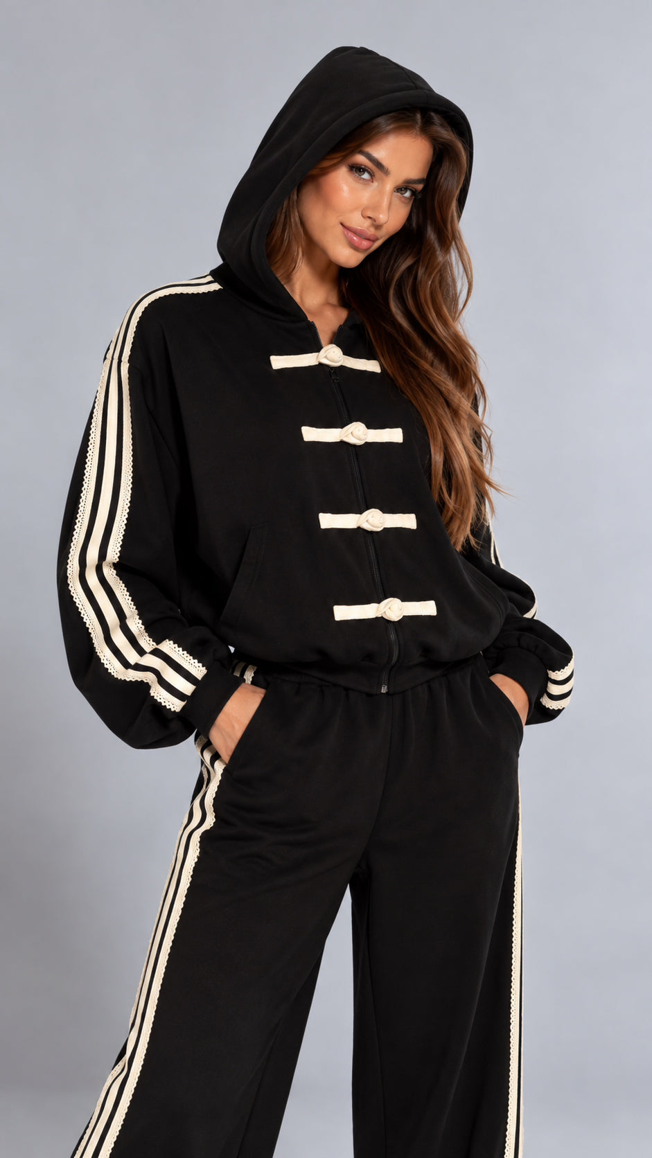 Trening dama negru cu noduri decorative si dantela contrastanta