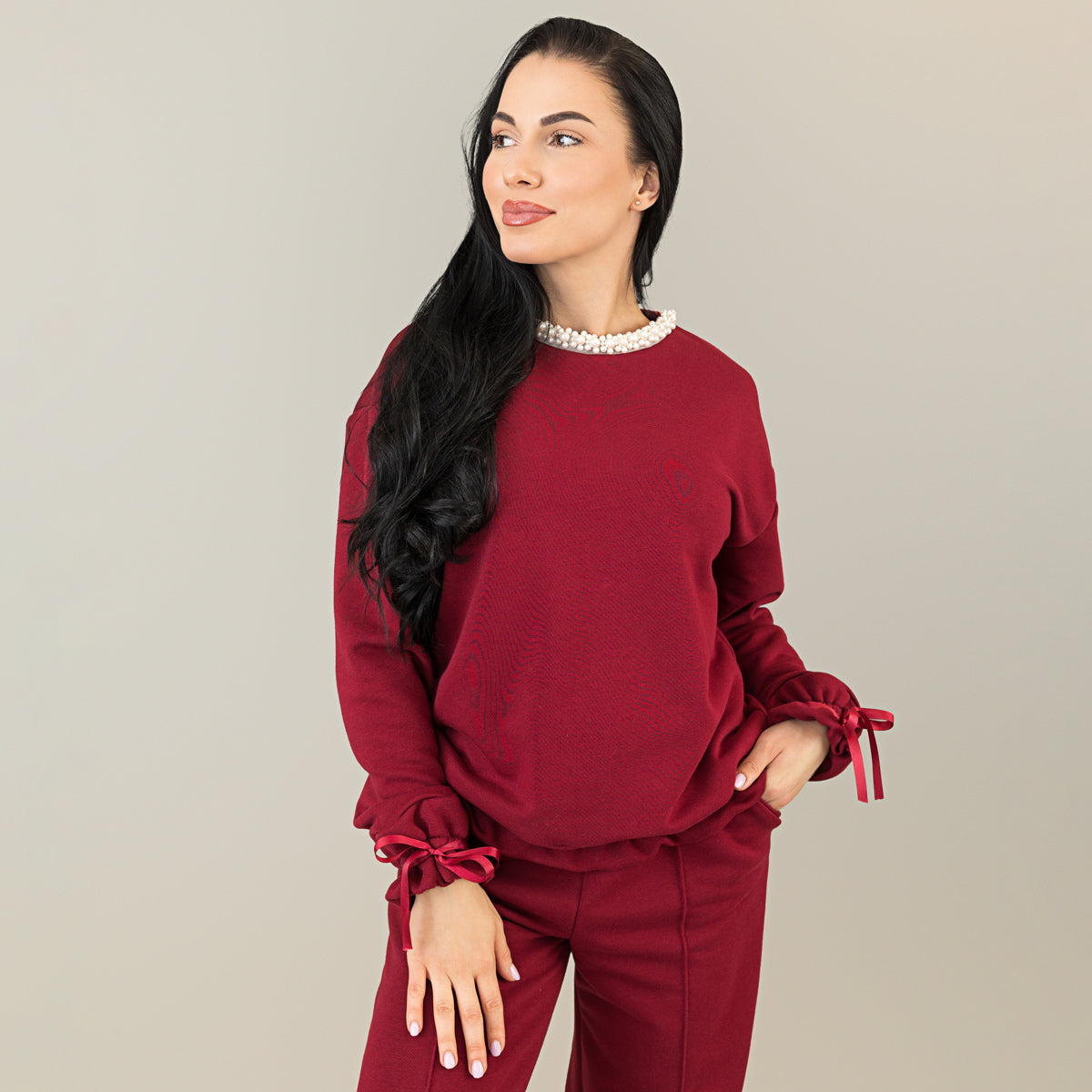 Trening dama burgundy cu perle la guler