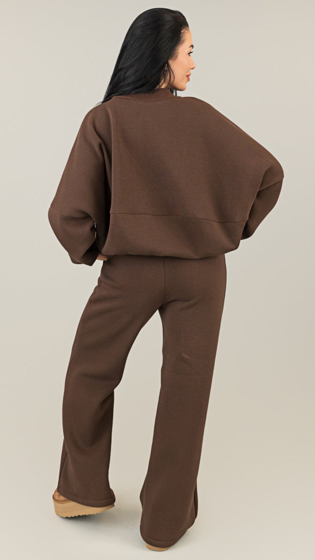 Trening dama maro ciocolata format din hanorac bomber si pantaloni largi