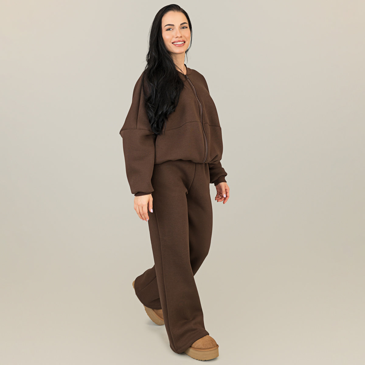 Trening dama maro ciocolata format din hanorac bomber si pantaloni largi