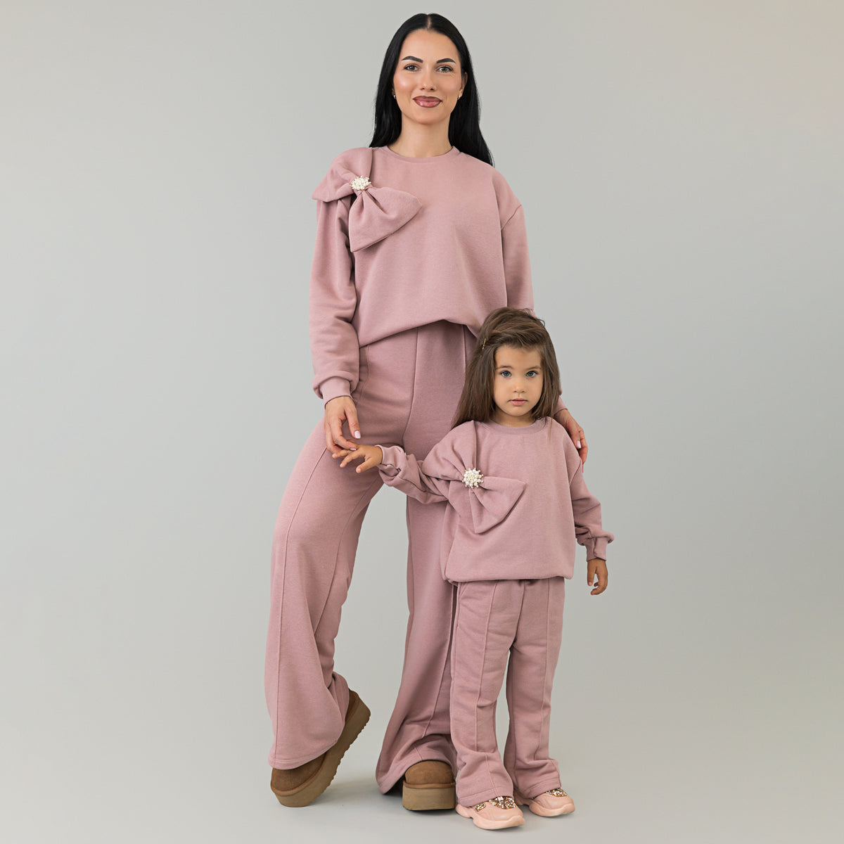 Set treninguri mama fiica roz pudra cu funda supradimensionata decorata cu perle