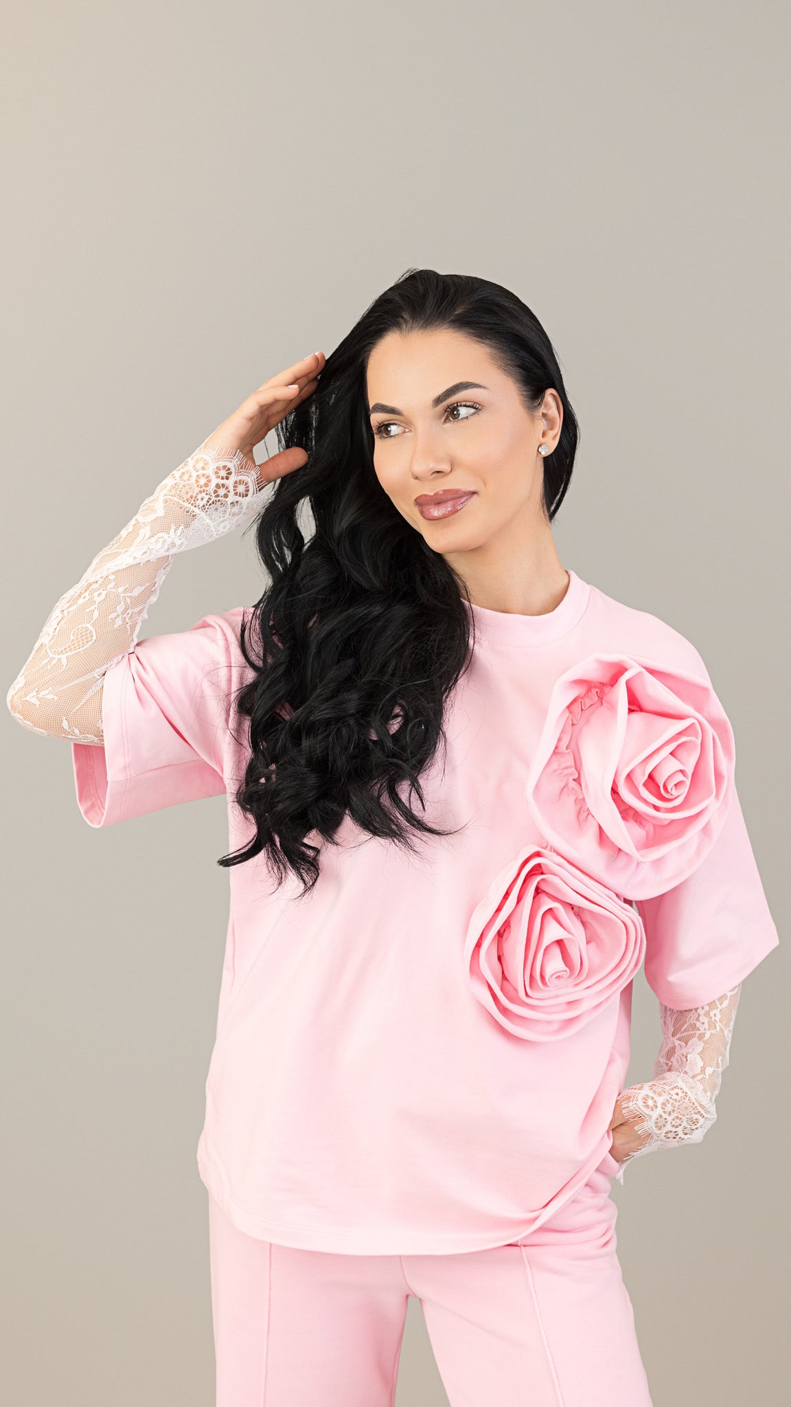 Set compleuri mama fiica roz cu flori aplicate si maneci din dantela detasabile
