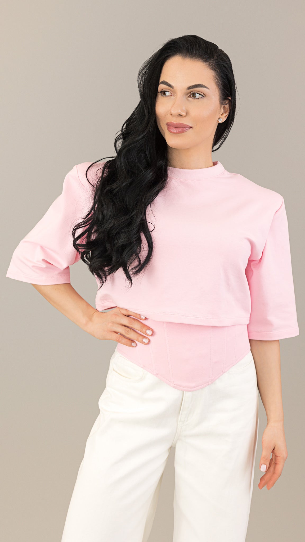 Tricou roz crop top din bumbac premium cu corset si pernite la umeri