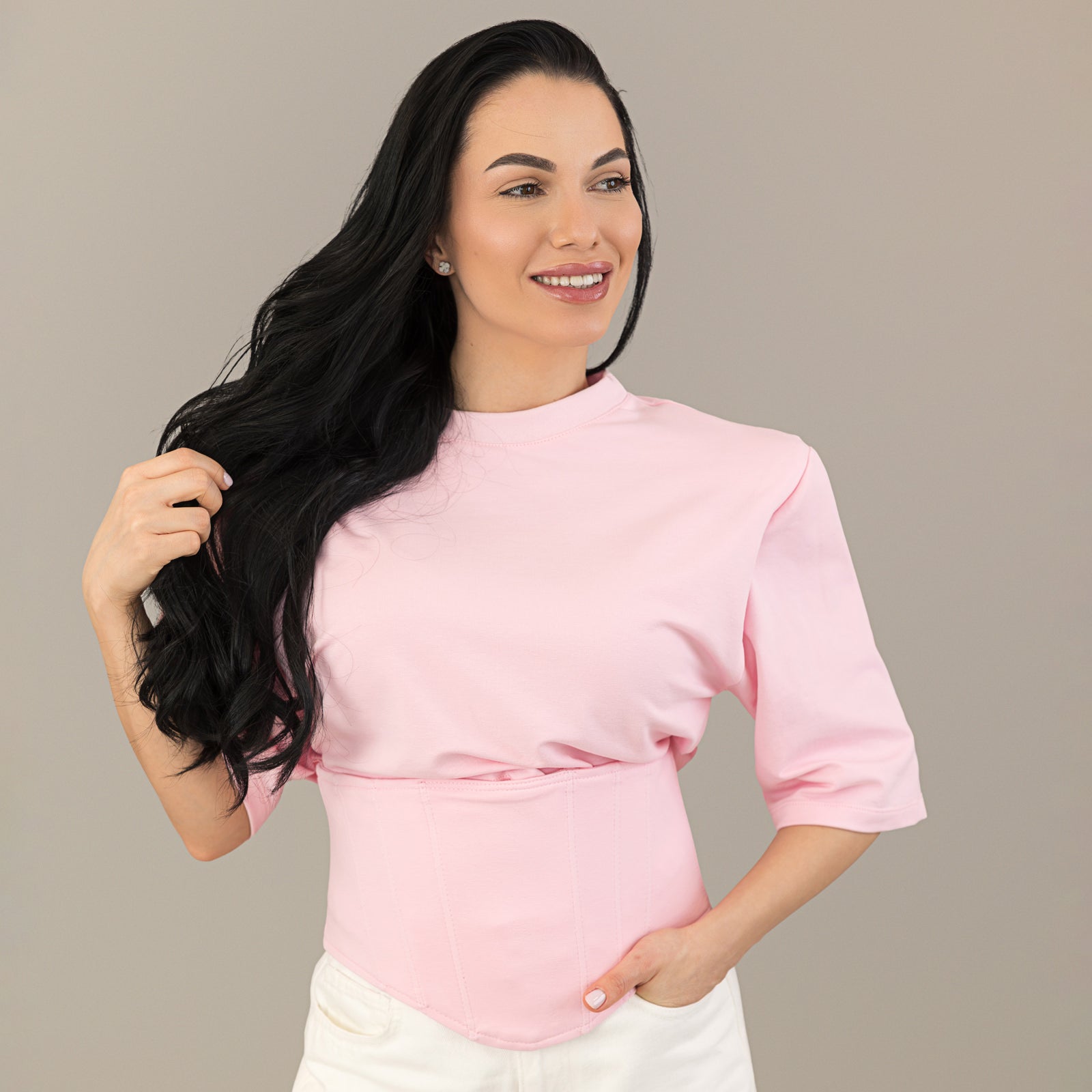 Tricou roz crop top din bumbac premium cu corset si pernite la umeri