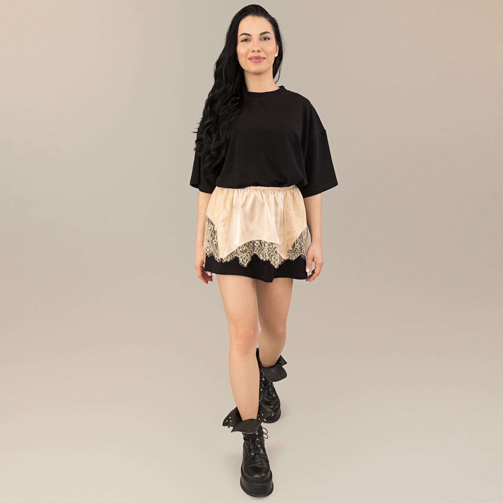 Tricou tip rochie negru cu brau din matase și dantela