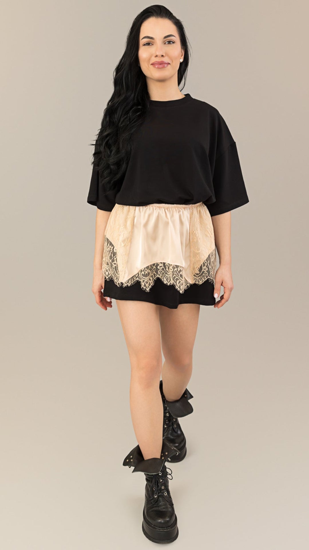 Tricou tip rochie negru cu brau din matase și dantela
