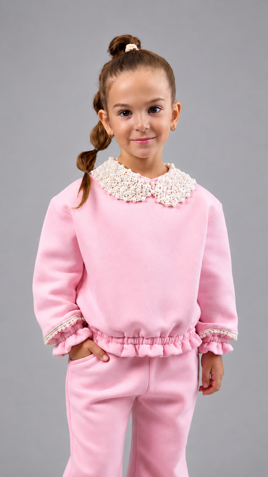Trening fete roz cu guler si mansete accesorizate cu perle