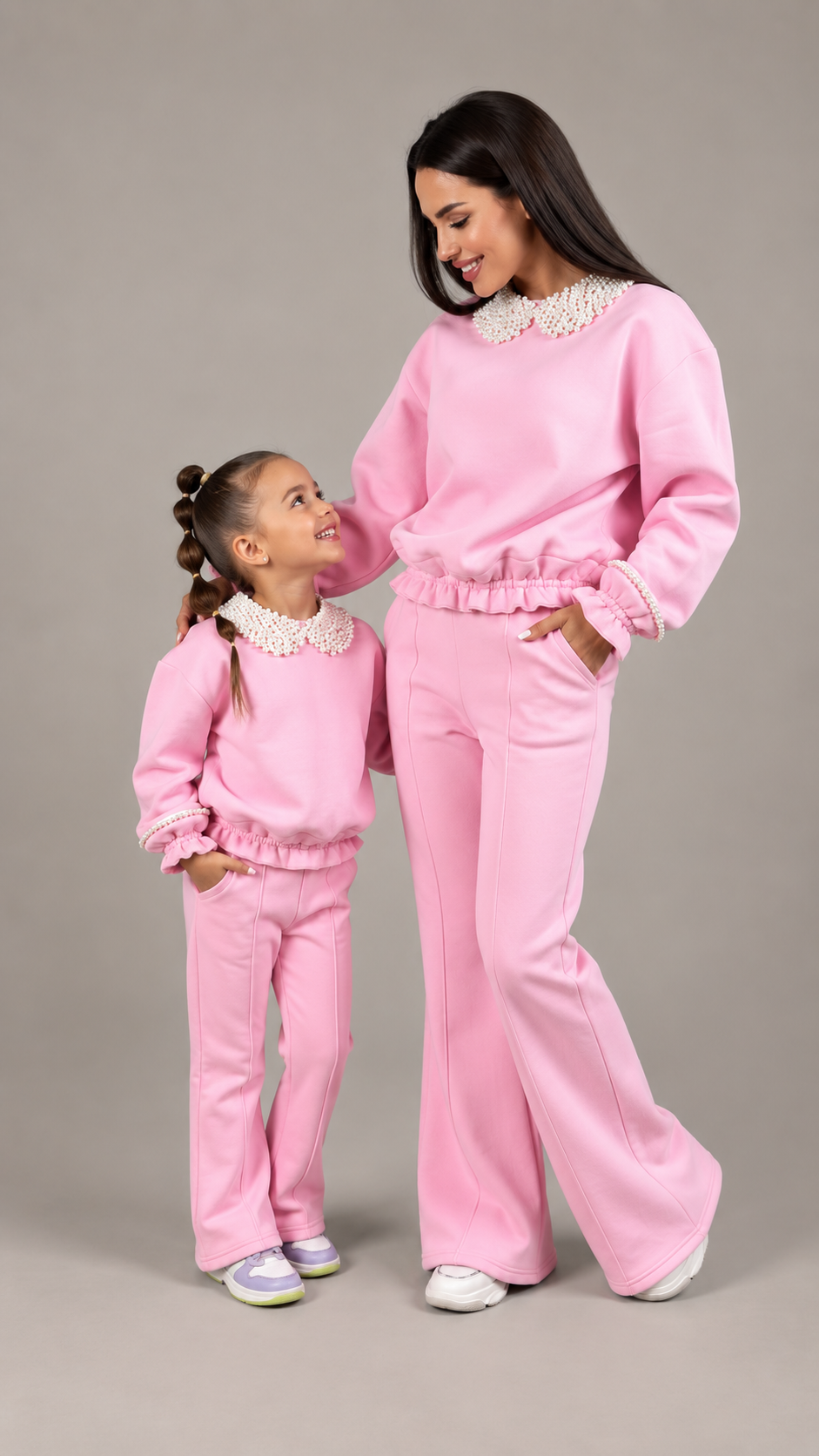 Set treninguri mama fiica roz cu guler si mansete accesorizate cu perle
