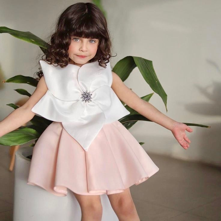 Rochie fete roz cu floare supradimensionata si cristale La Fleur