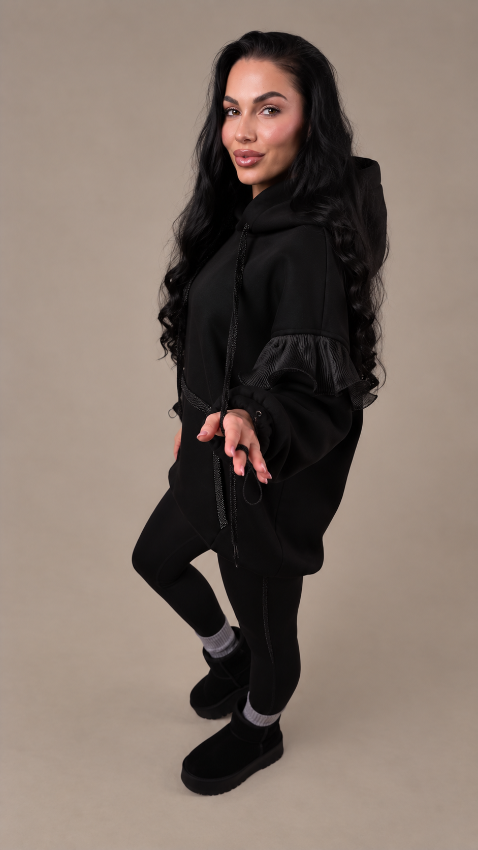 Hanorac dama negru oversize cu detalii din organza si aplicații decorative