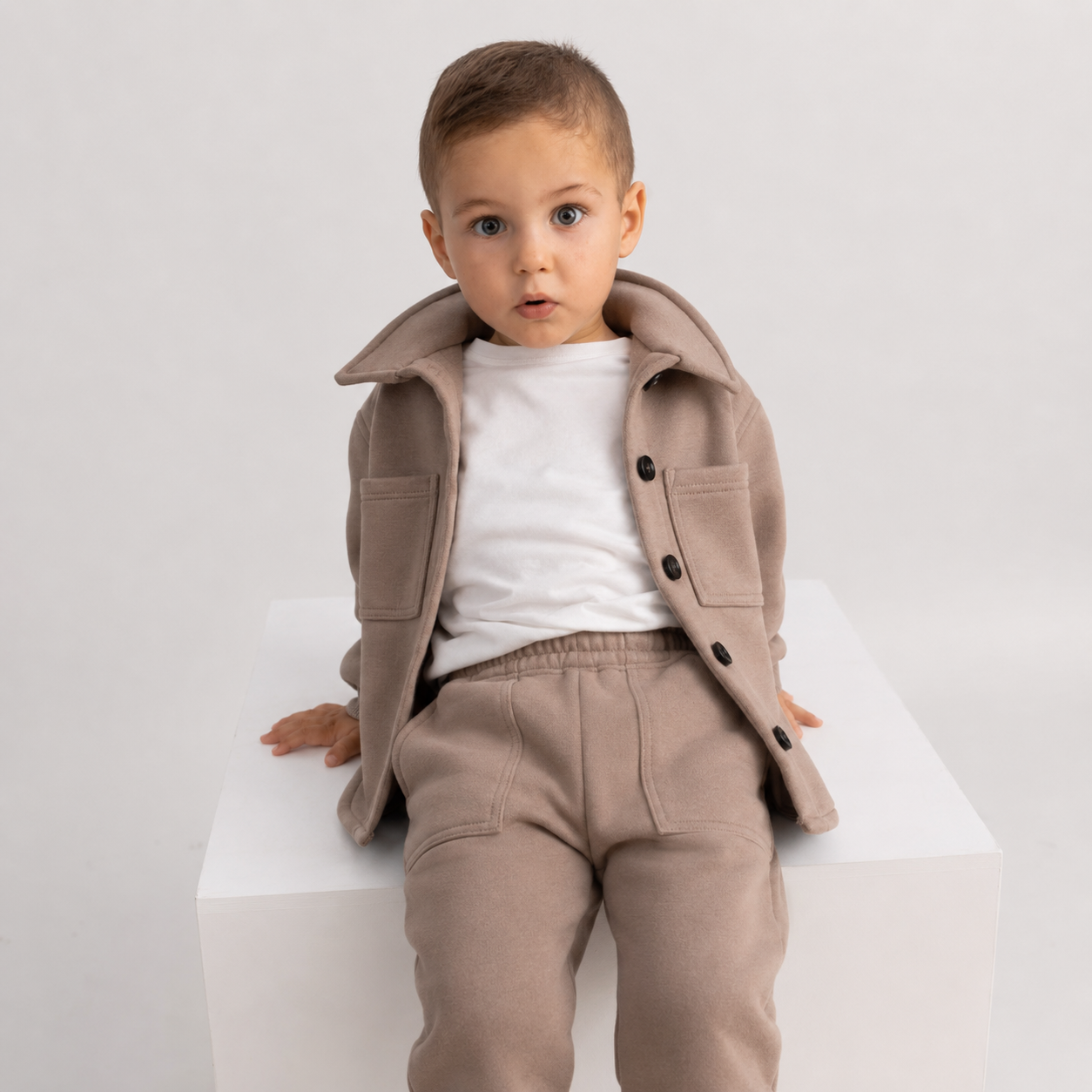 Trening baieti cappuccino format din jacheta tip camasa si pantaloni jogger