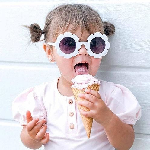 Ochelari de soare fete alb cu accesoriu funda supradimensionata