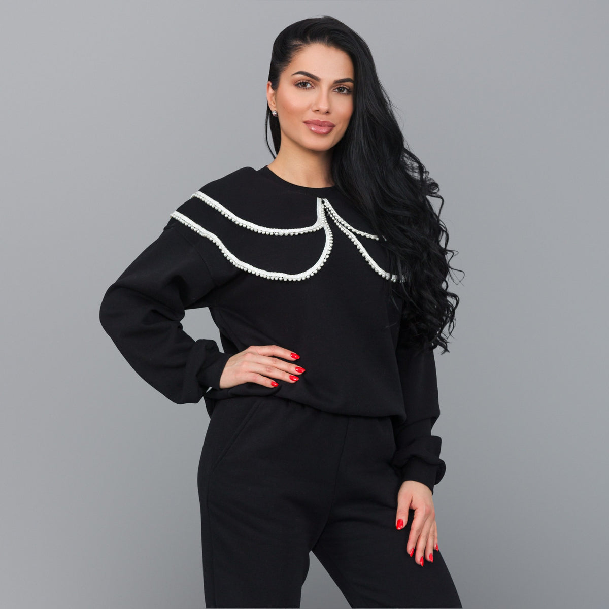 Trening dama negru cu guler cu perle