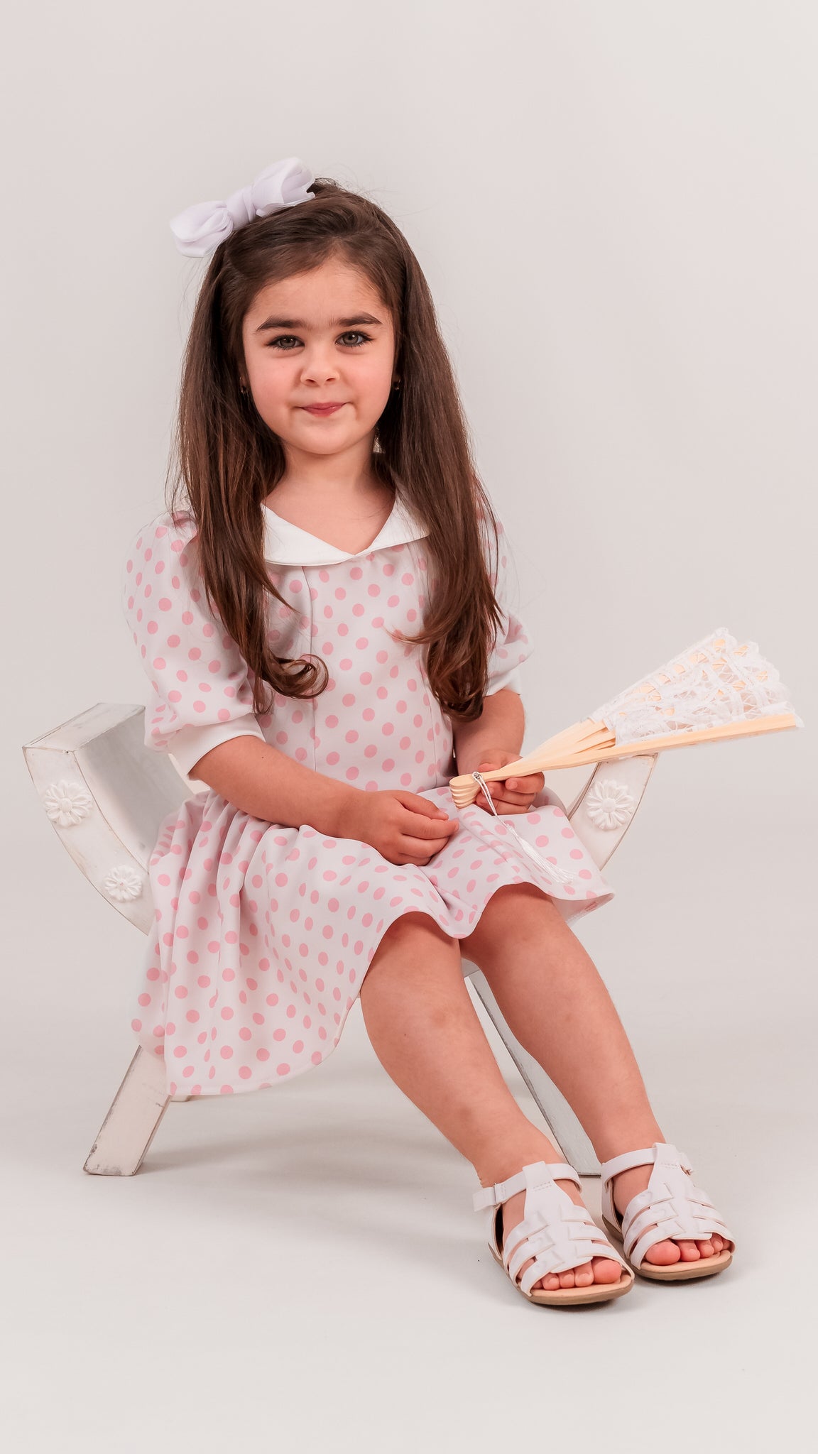Set rochii mama fiica mini cu buline roz, guler alb si falduri