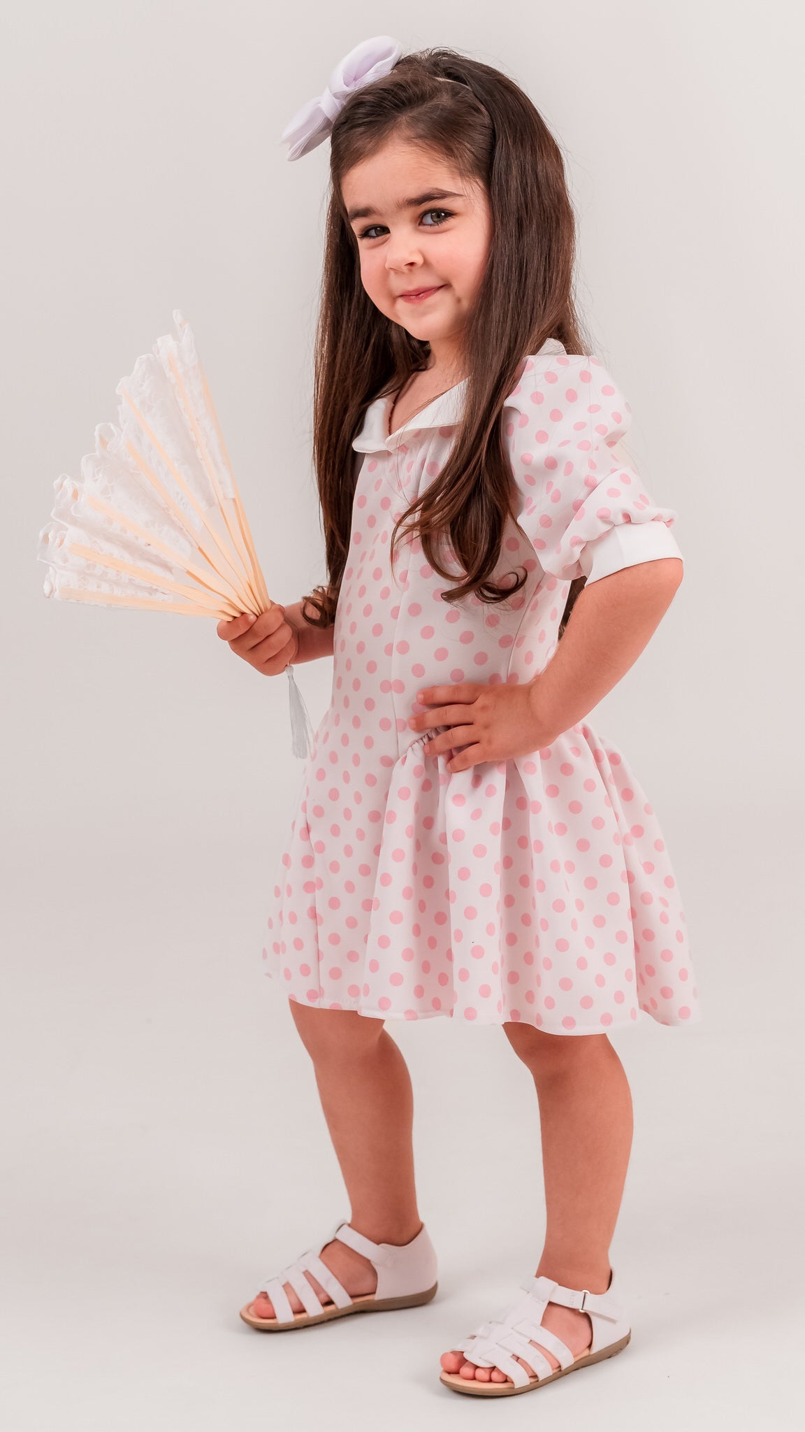Set rochii mama fiica mini cu buline roz, guler alb si falduri