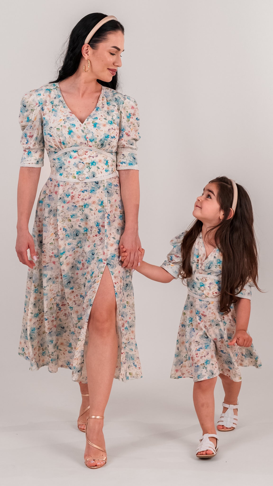 Set rochii mama fiica midi cu imprimeu floral bleu