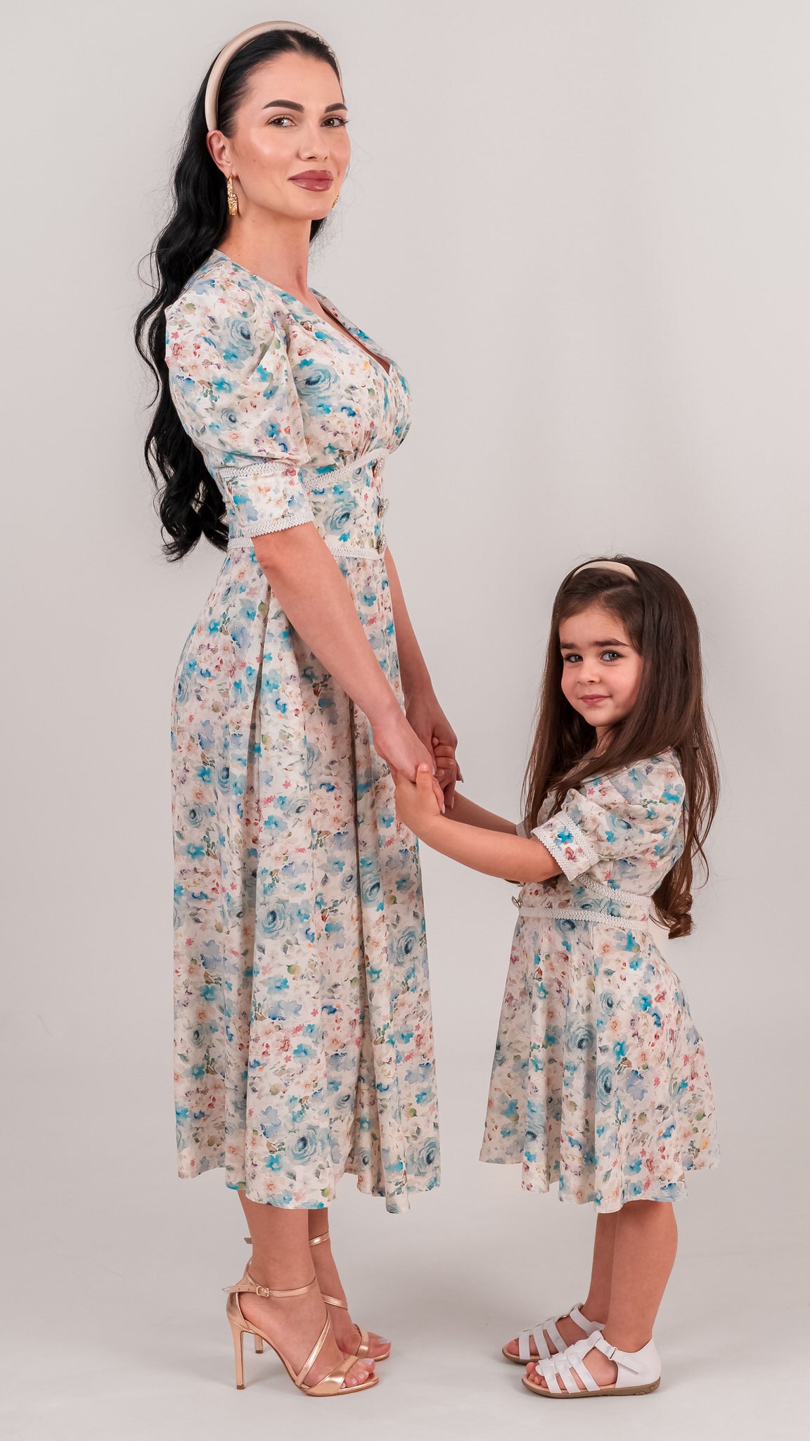Set rochii mama fiica midi cu imprimeu floral bleu