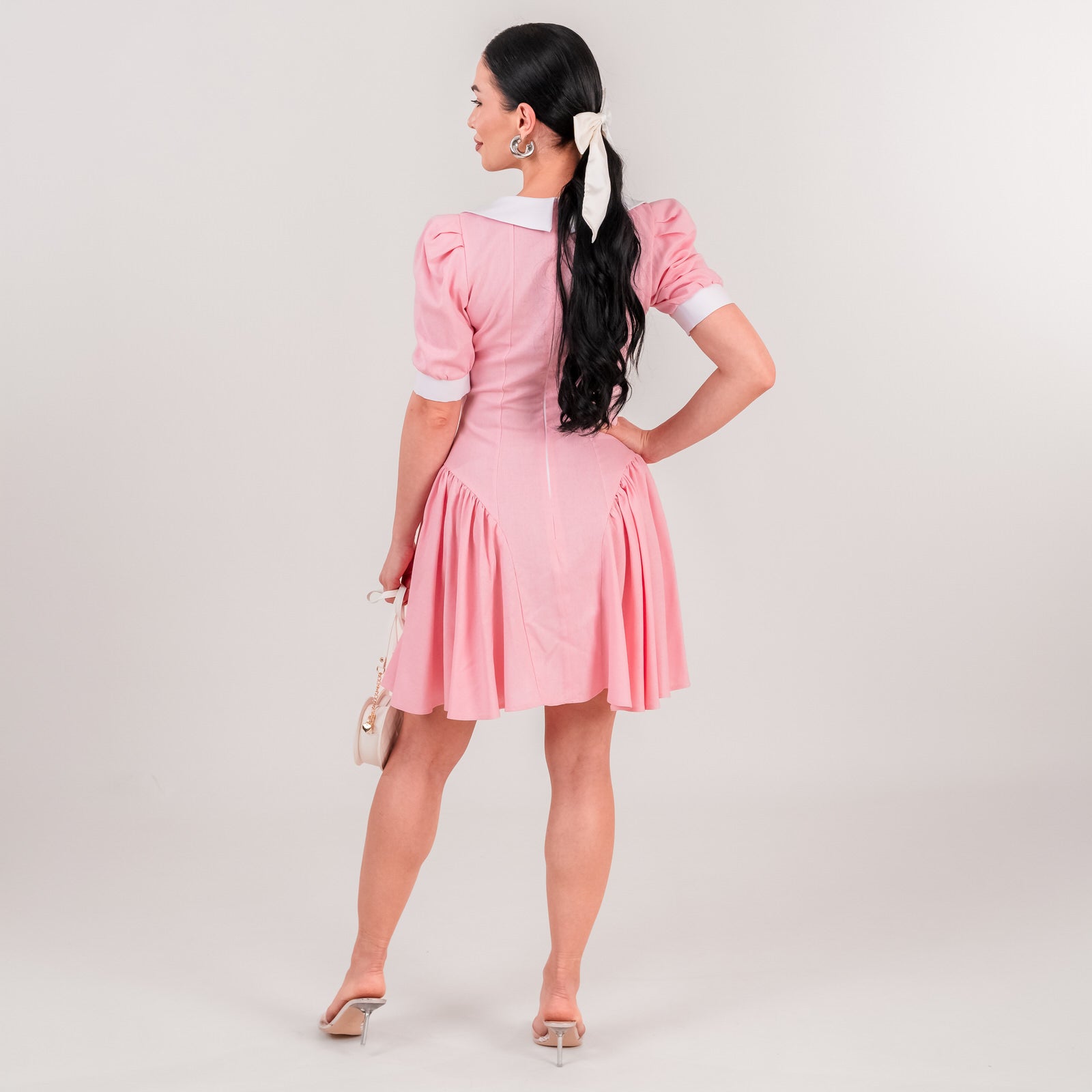 Rochie dama roz din in cu guler alb si falduri