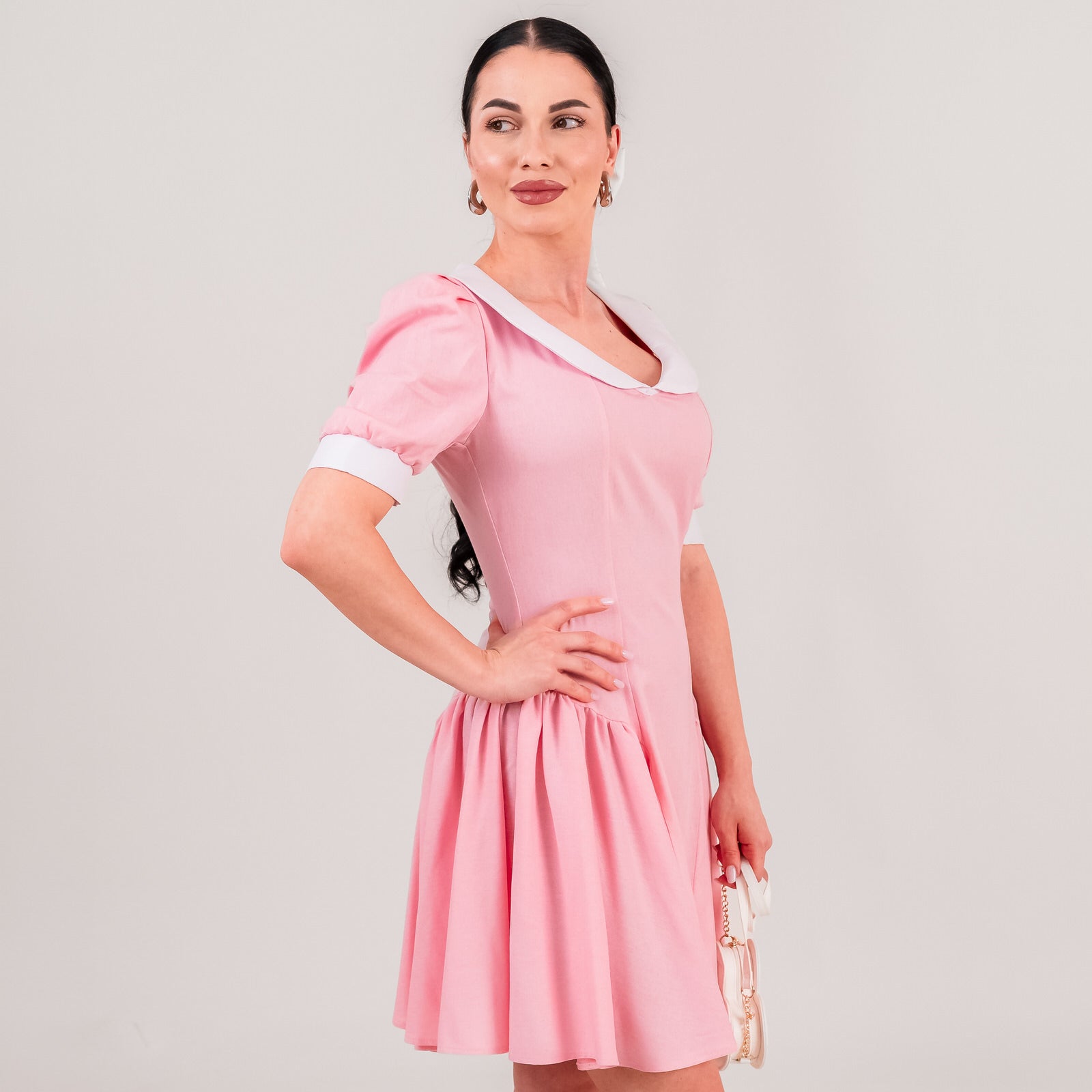 Rochie dama roz din in cu guler alb si falduri