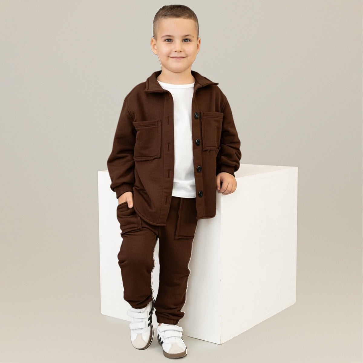 Trening copii maro ciocolata format din jacheta tip camasa si pantaloni jogger