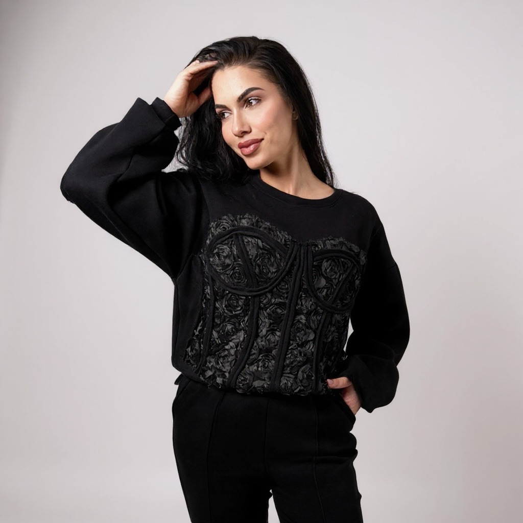 Trening dama negru cu aplicatie tip corset si trandafiri in relief