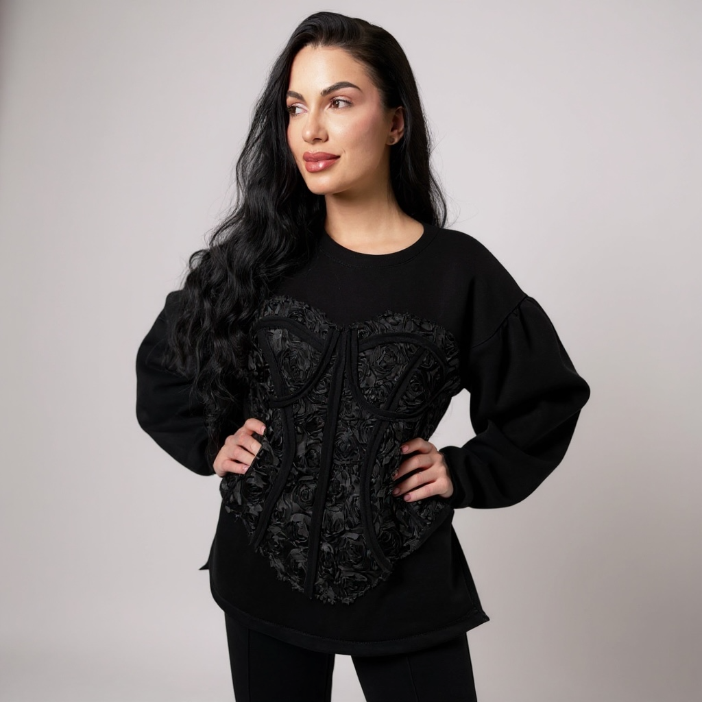 Trening dama negru cu aplicatie tip corset si trandafiri in relief