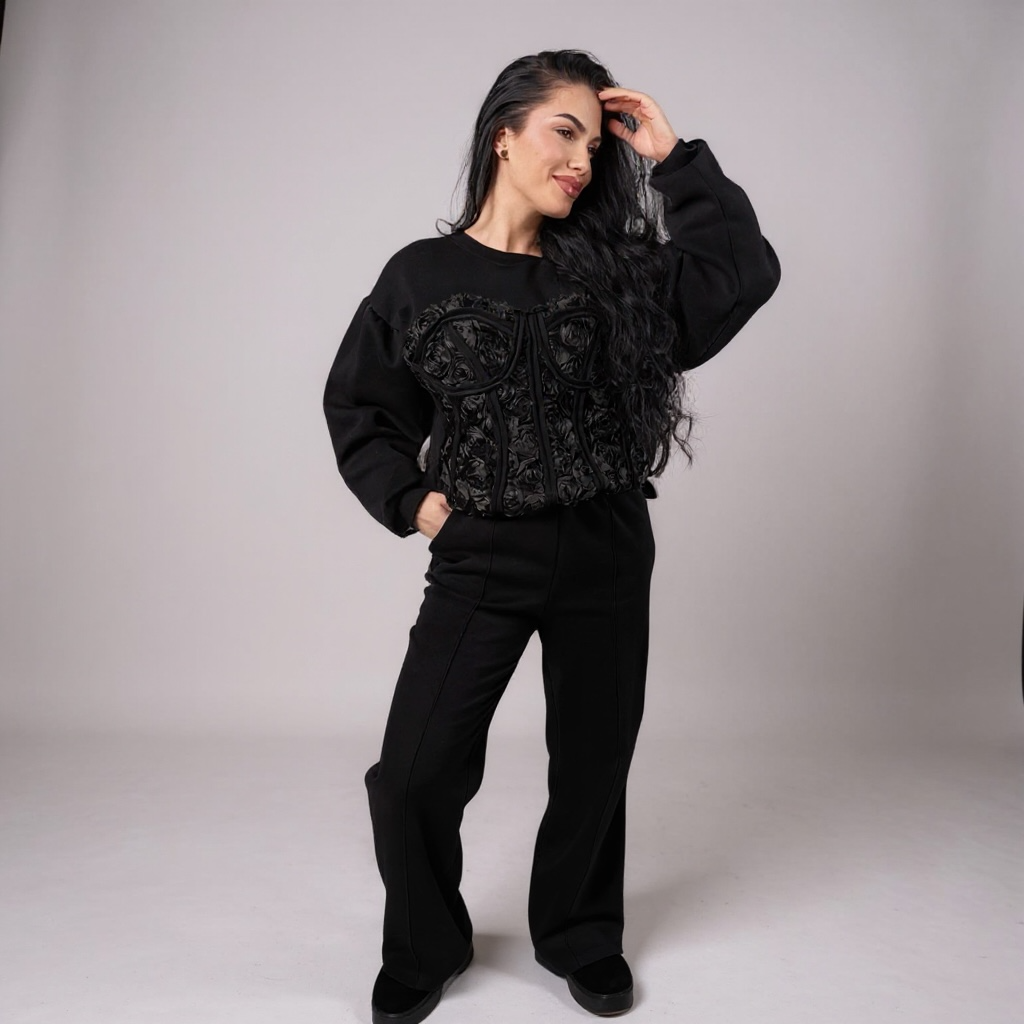 Trening dama negru cu aplicatie tip corset si trandafiri in relief