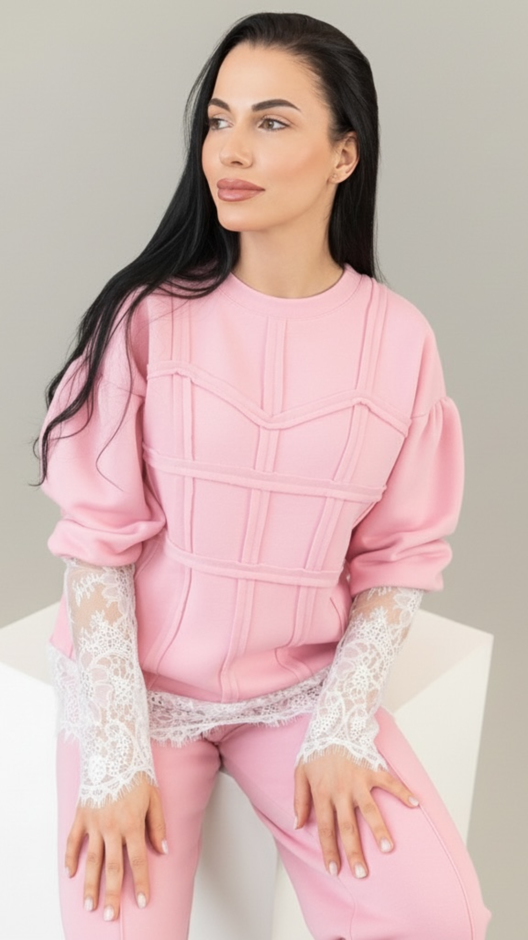 Trening dama roz cu bandaje tip corset si dantela chantilly