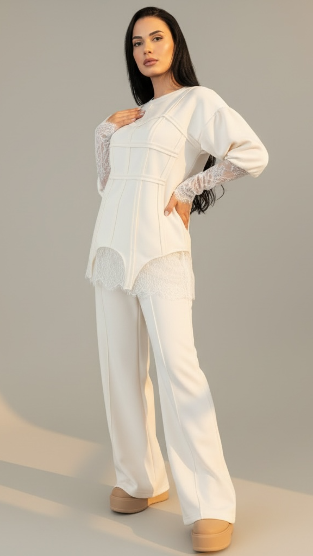 Trening dama off white cu bandaje tip corset si dantela chantilly