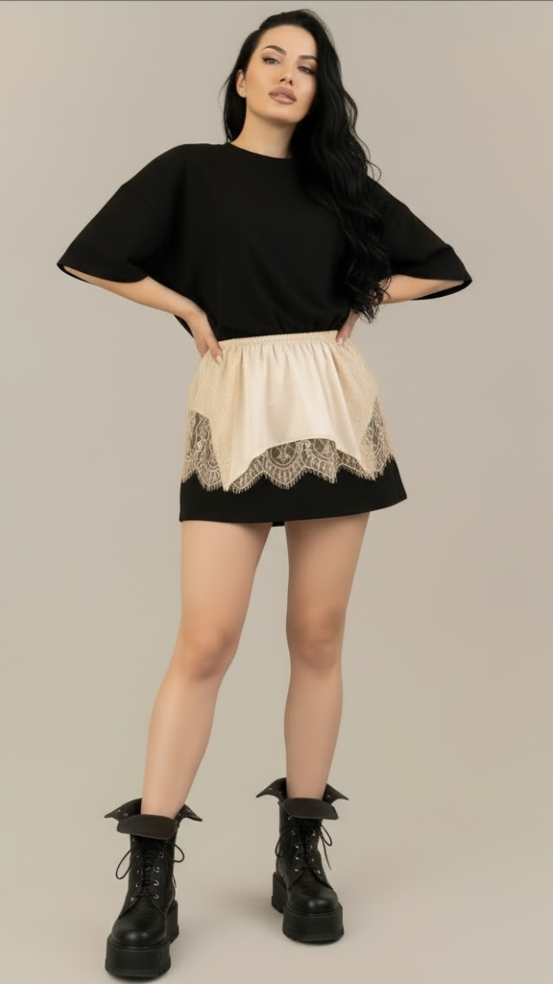 Tricou tip rochie negru cu brau din matase și dantela