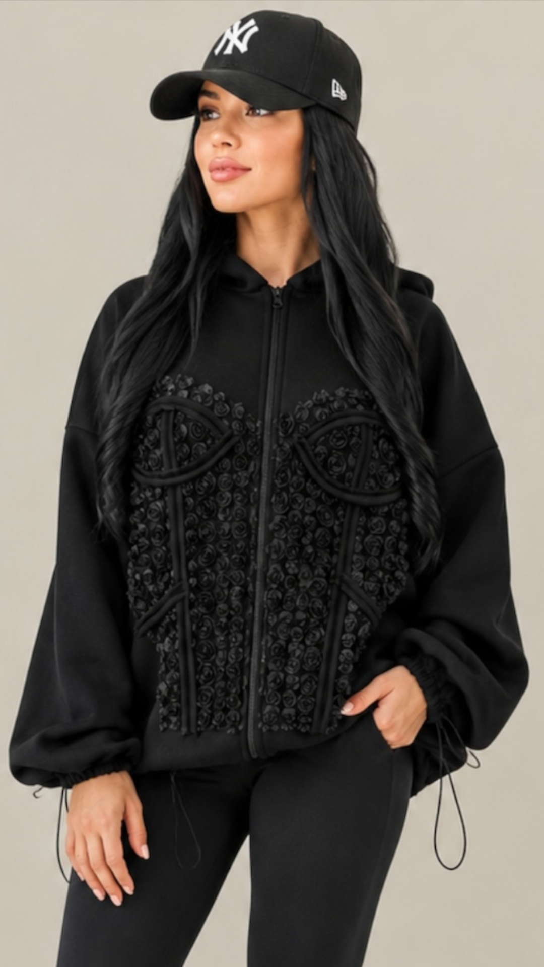 Hanorac dama negru cu aplicatie tip corset si trandafiri in relief