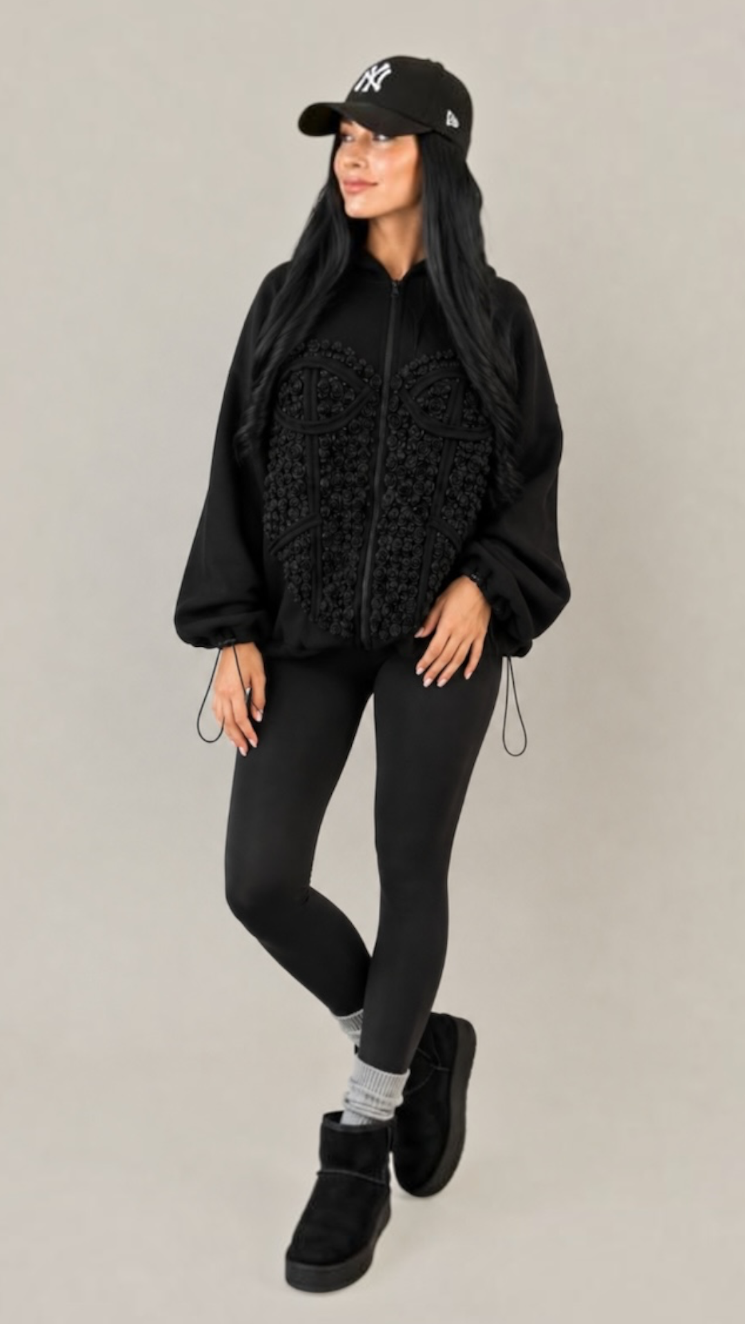 Hanorac dama negru cu aplicatie tip corset si trandafiri in relief
