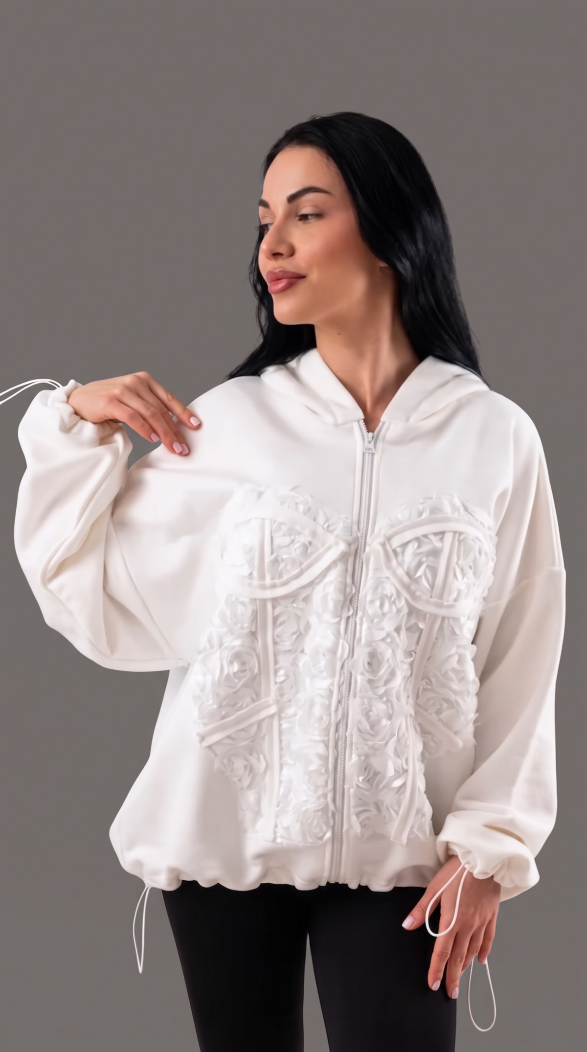Hanorac dama off white cu aplicatie tip corset si trandafiri in relief