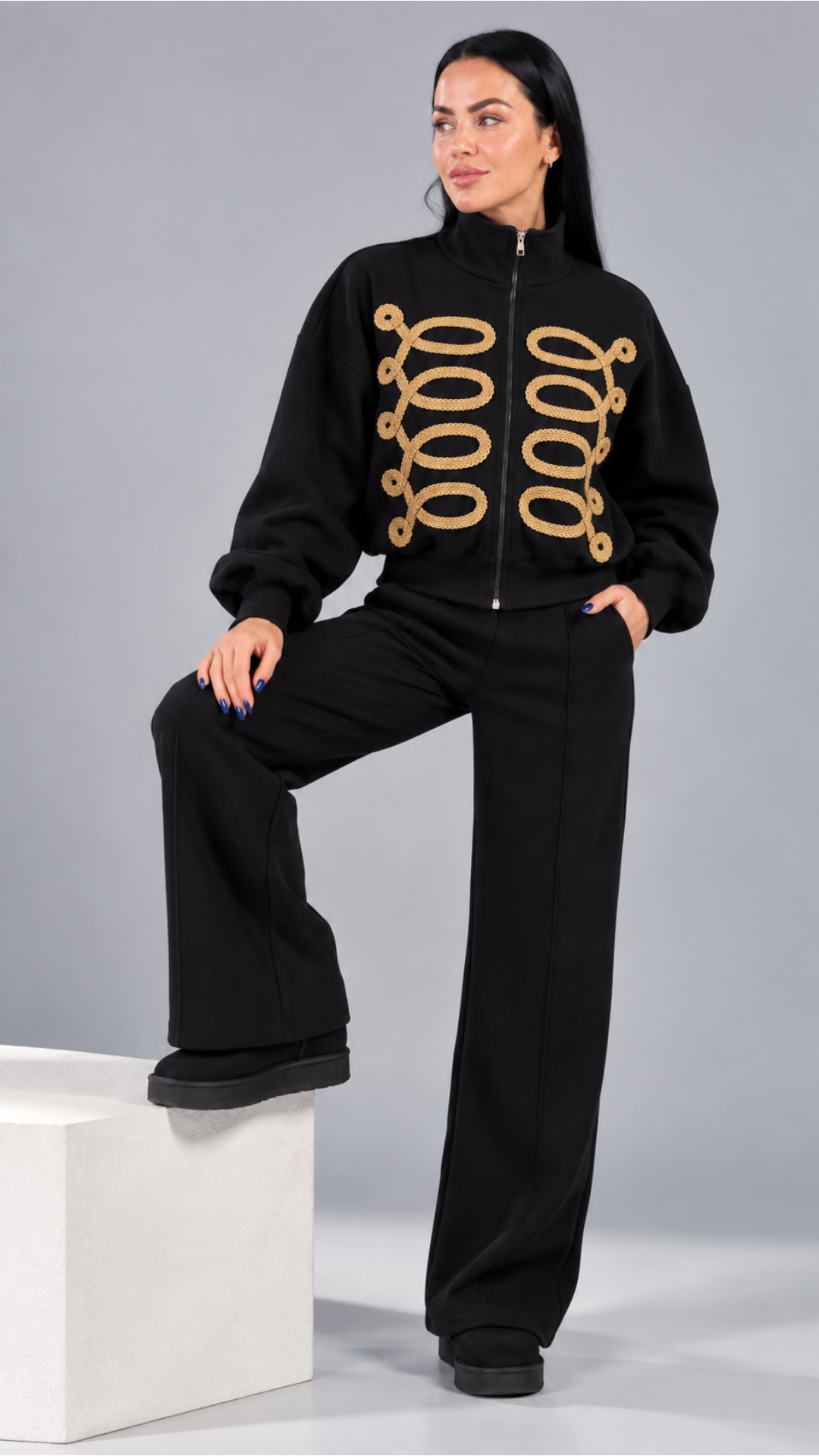 Trening dama negru format din hanorac bomber cu ornamente in stil militar si pantaloni largi