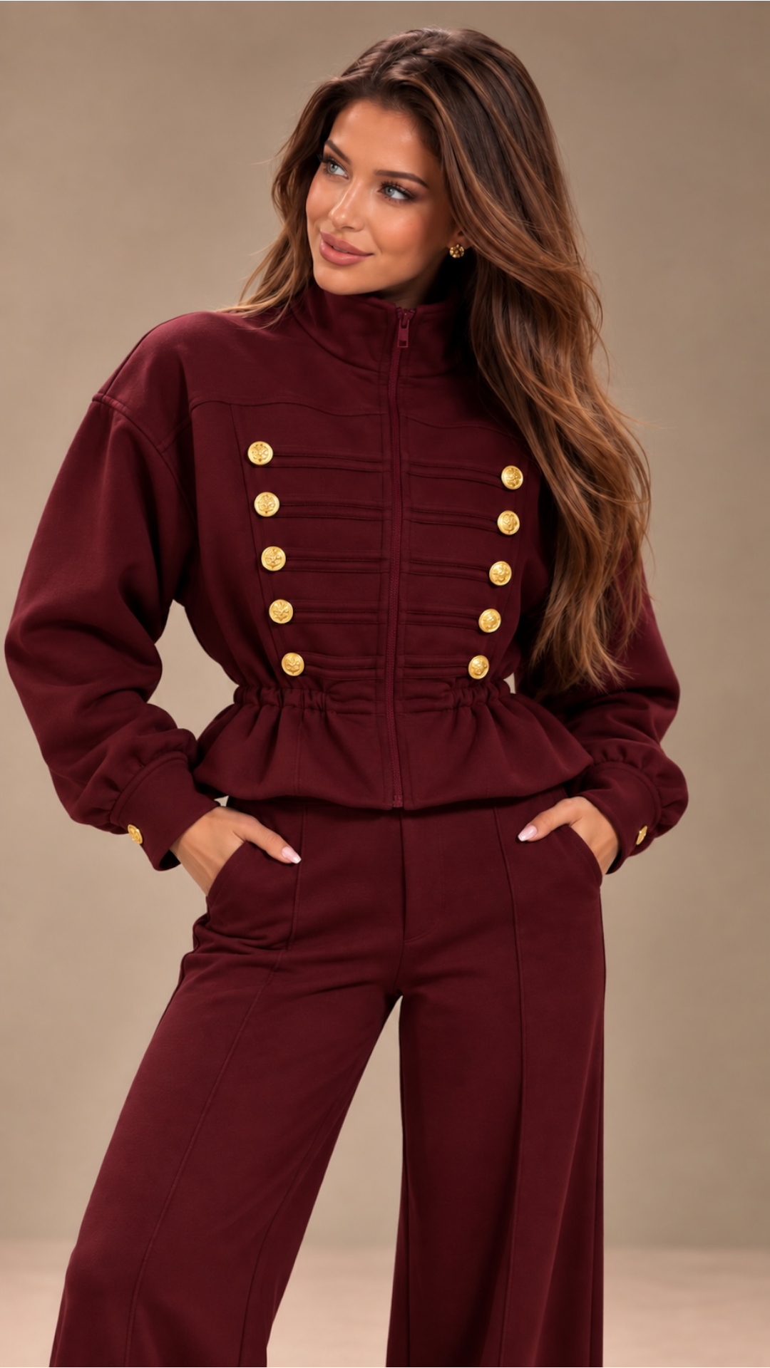 Trening dama burgundi in stil militar cu nervuri decorative si nasturi aurii