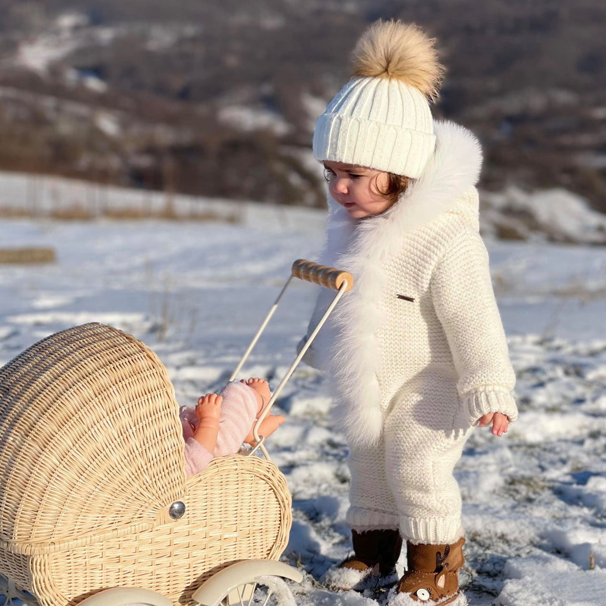 Fes copii din tricot cu mot din blana naturala – Alb