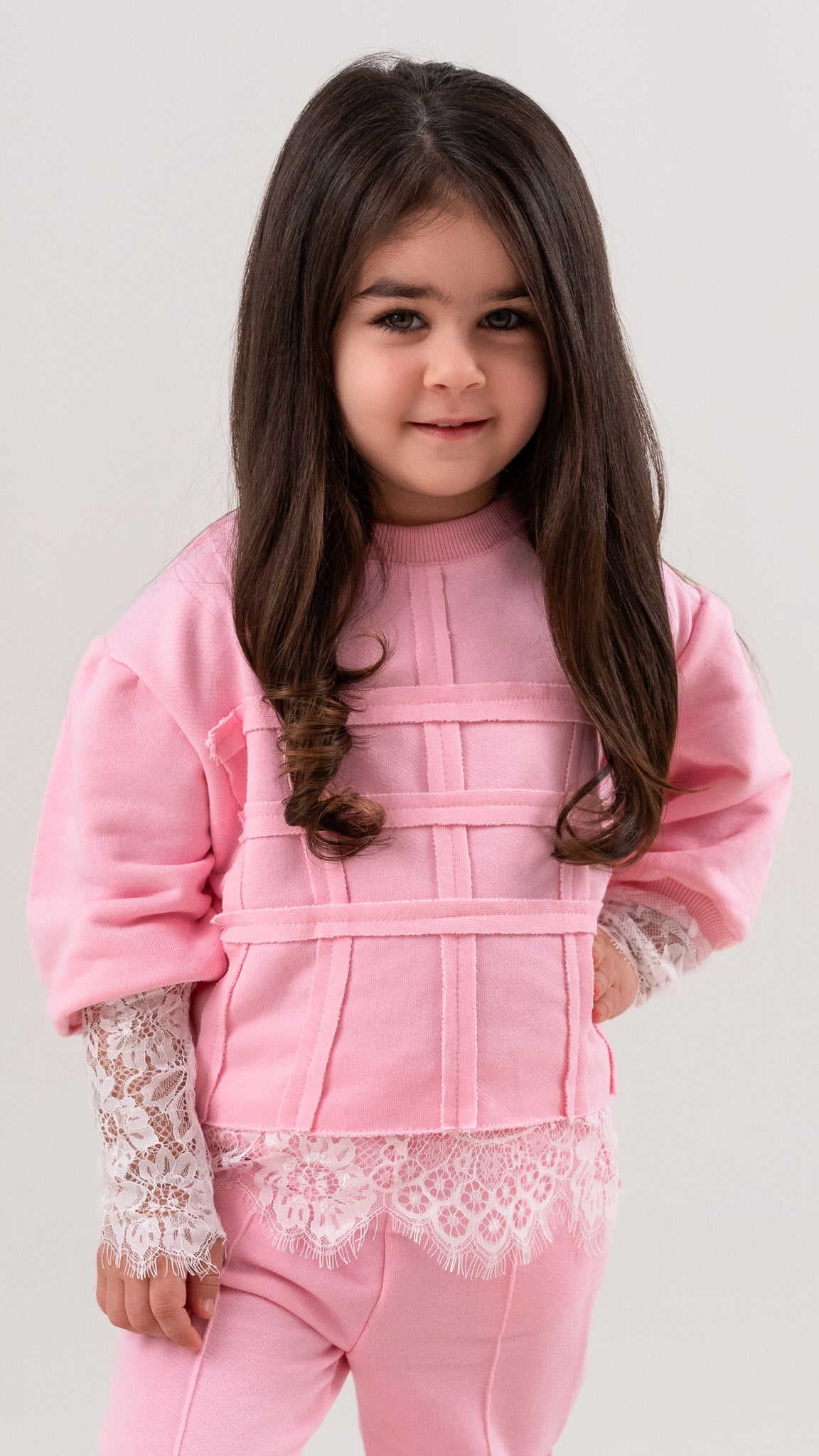 Set treninguri mama fiica roz cu bandaje si dantela chantilly