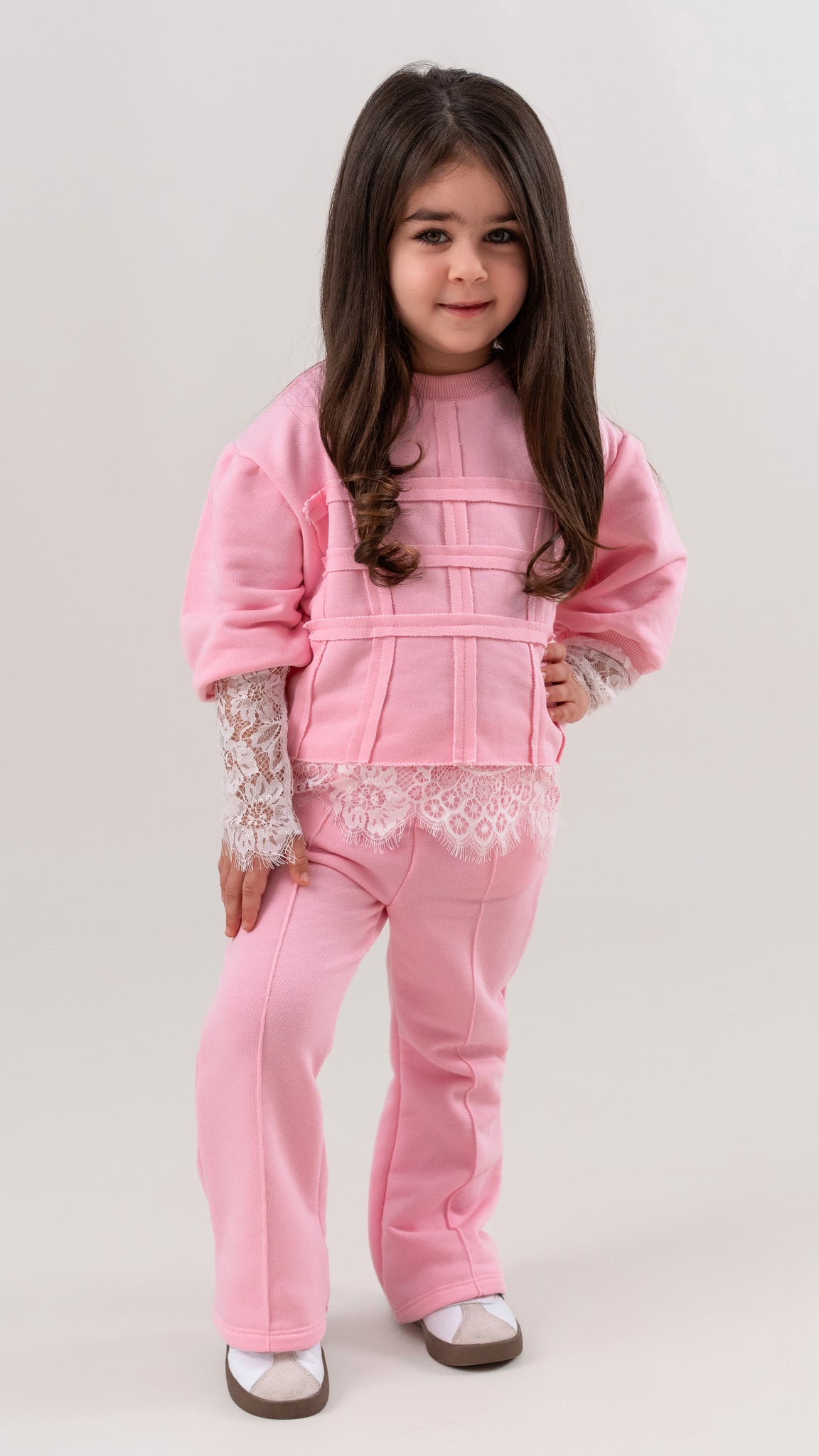 Trening fete roz cu bandaje si dantela chantilly
