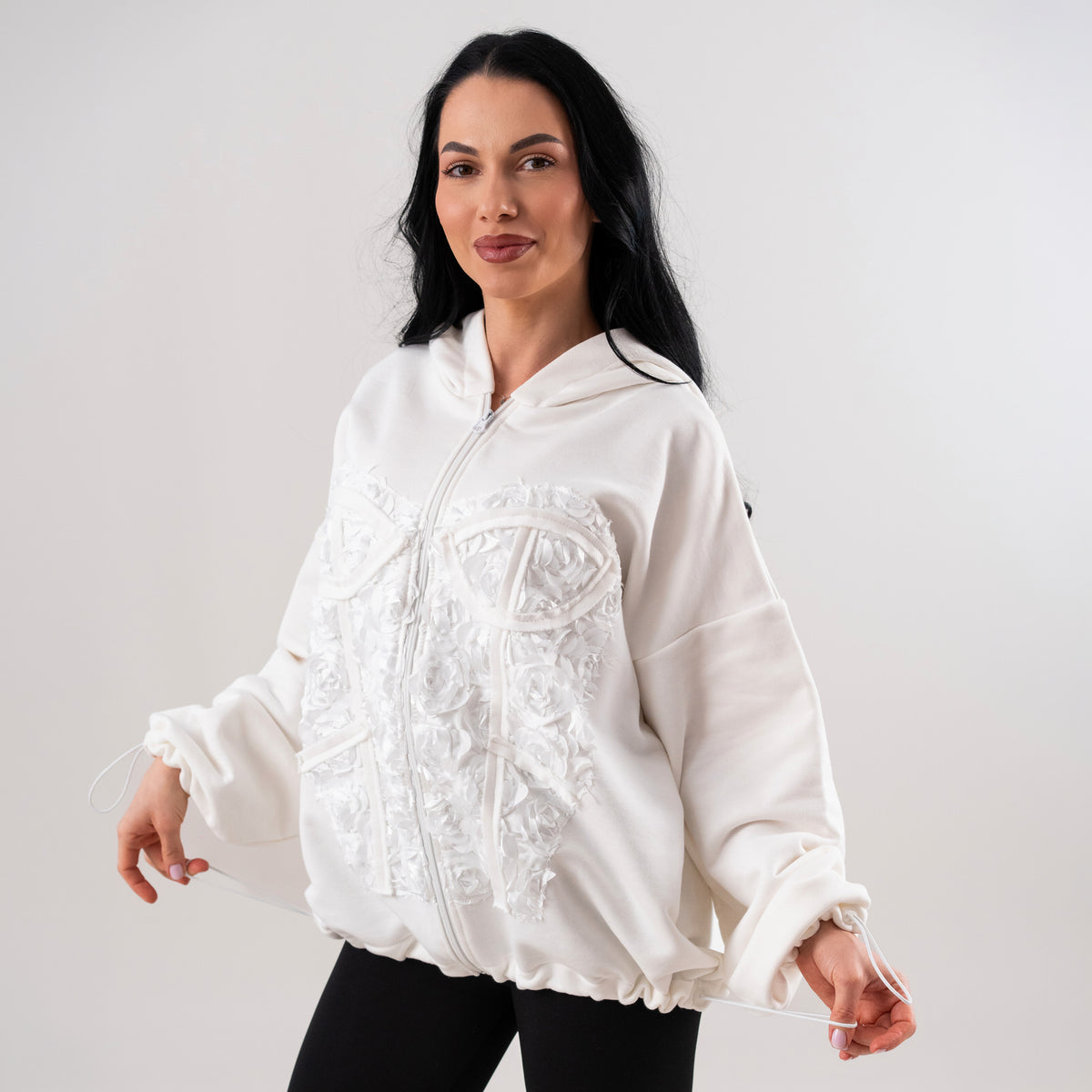 Hanorac dama off white cu aplicatie tip corset si trandafiri in relief