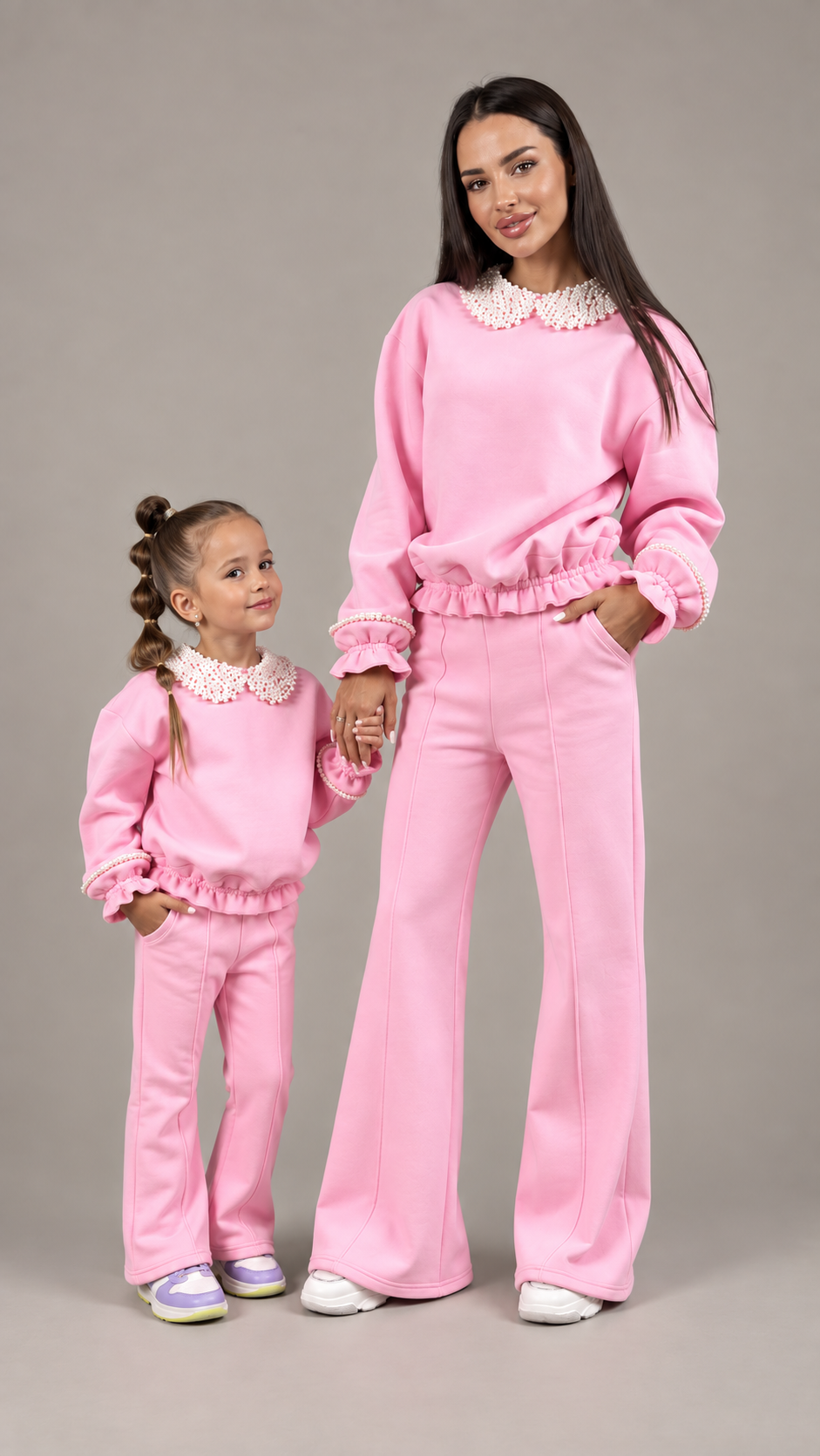 Set treninguri mama fiica roz cu guler si mansete accesorizate cu perle