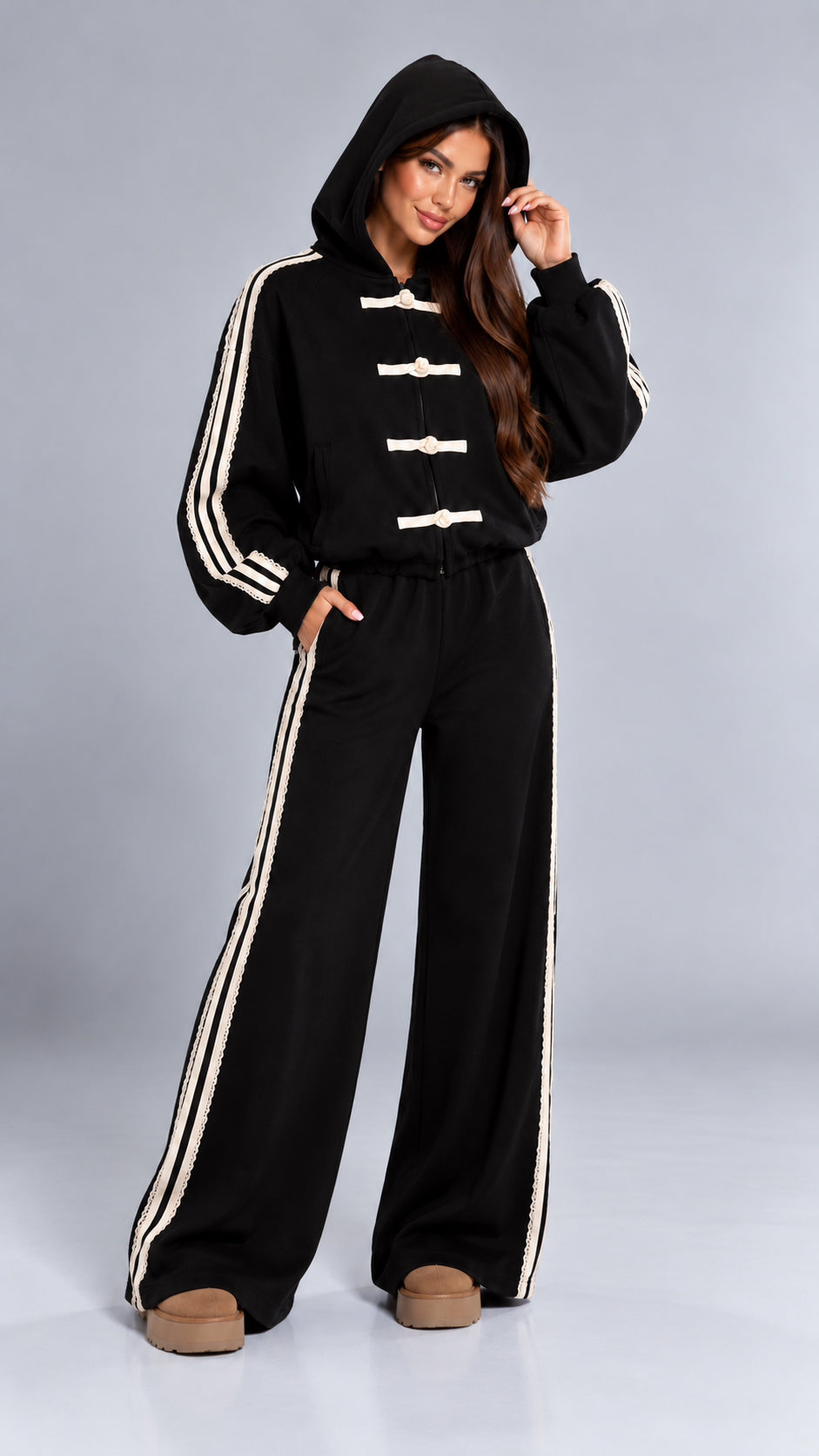 Trening dama negru cu noduri decorative si dantela contrastanta