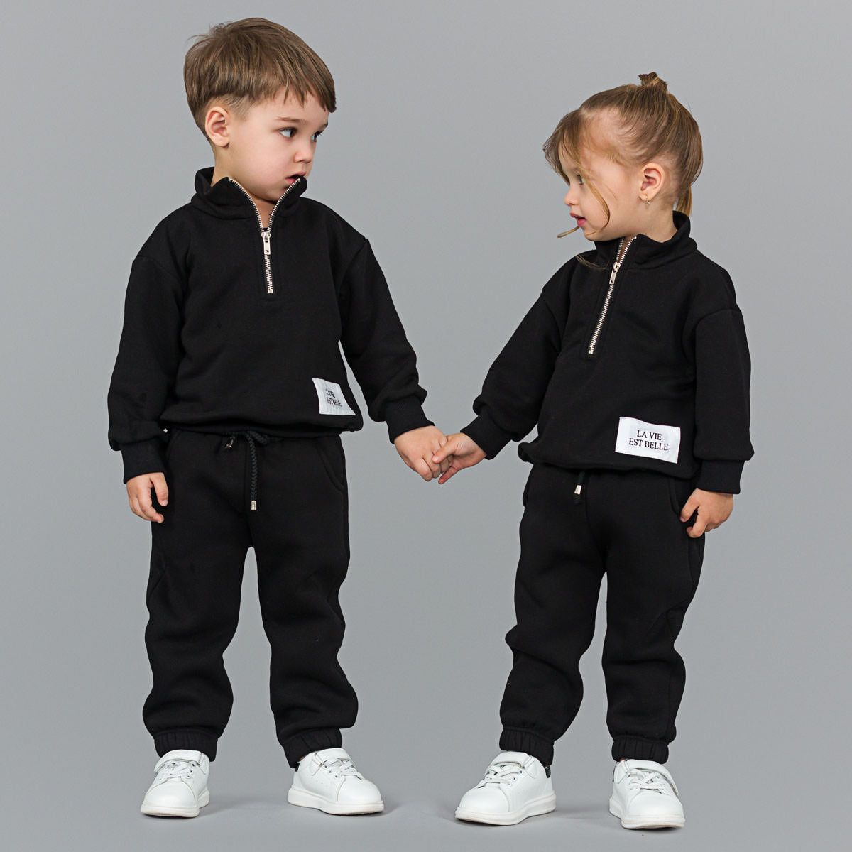 Set hanorace de familie negru cu fermoar si mesaj brodat