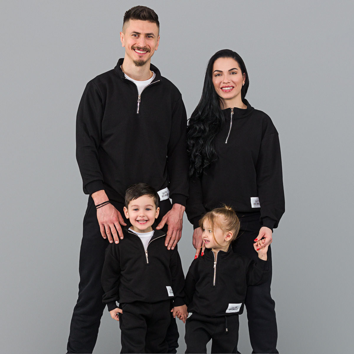 Set hanorace de familie negru cu fermoar si mesaj brodat