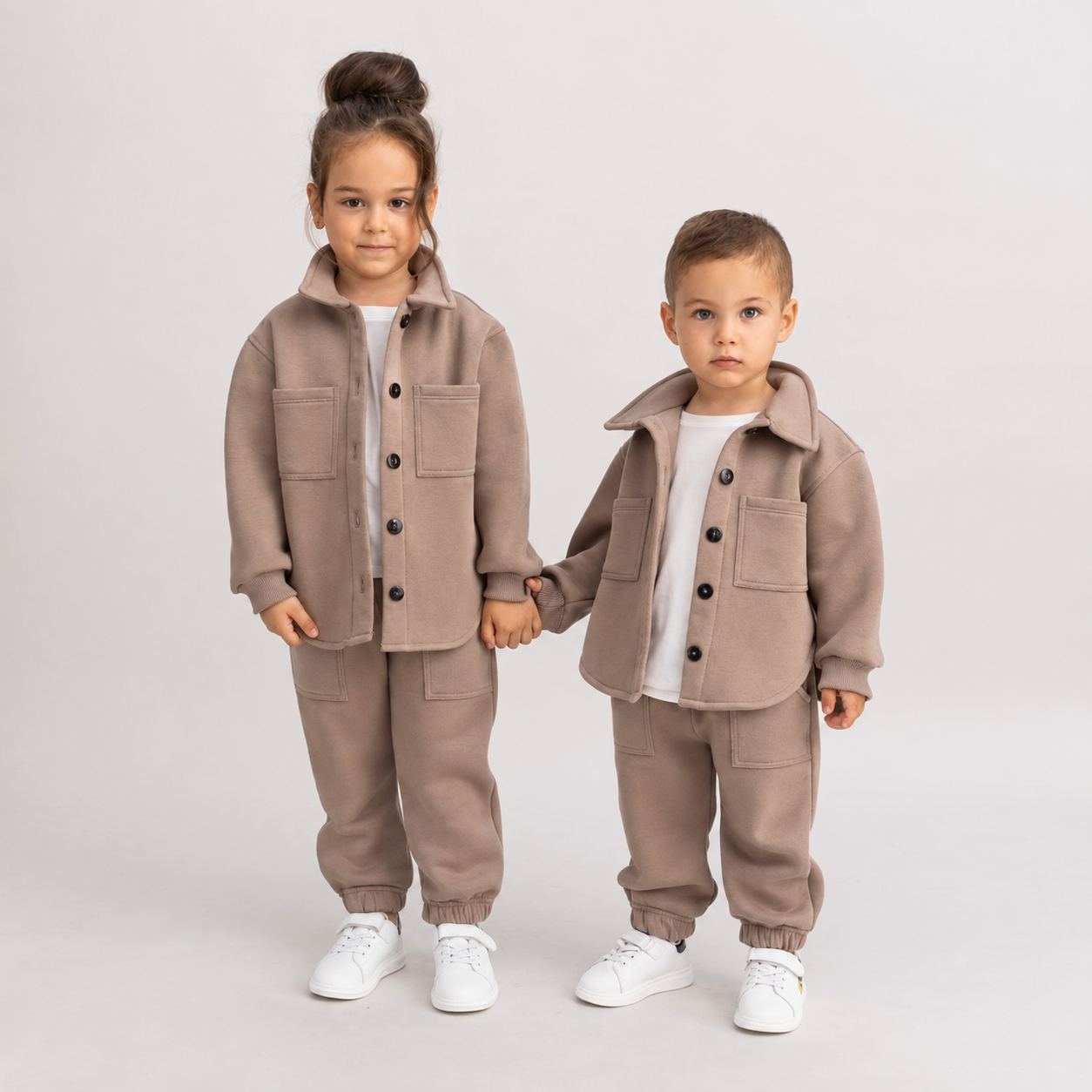 Trening baieti cappuccino format din jacheta tip camasa si pantaloni jogger