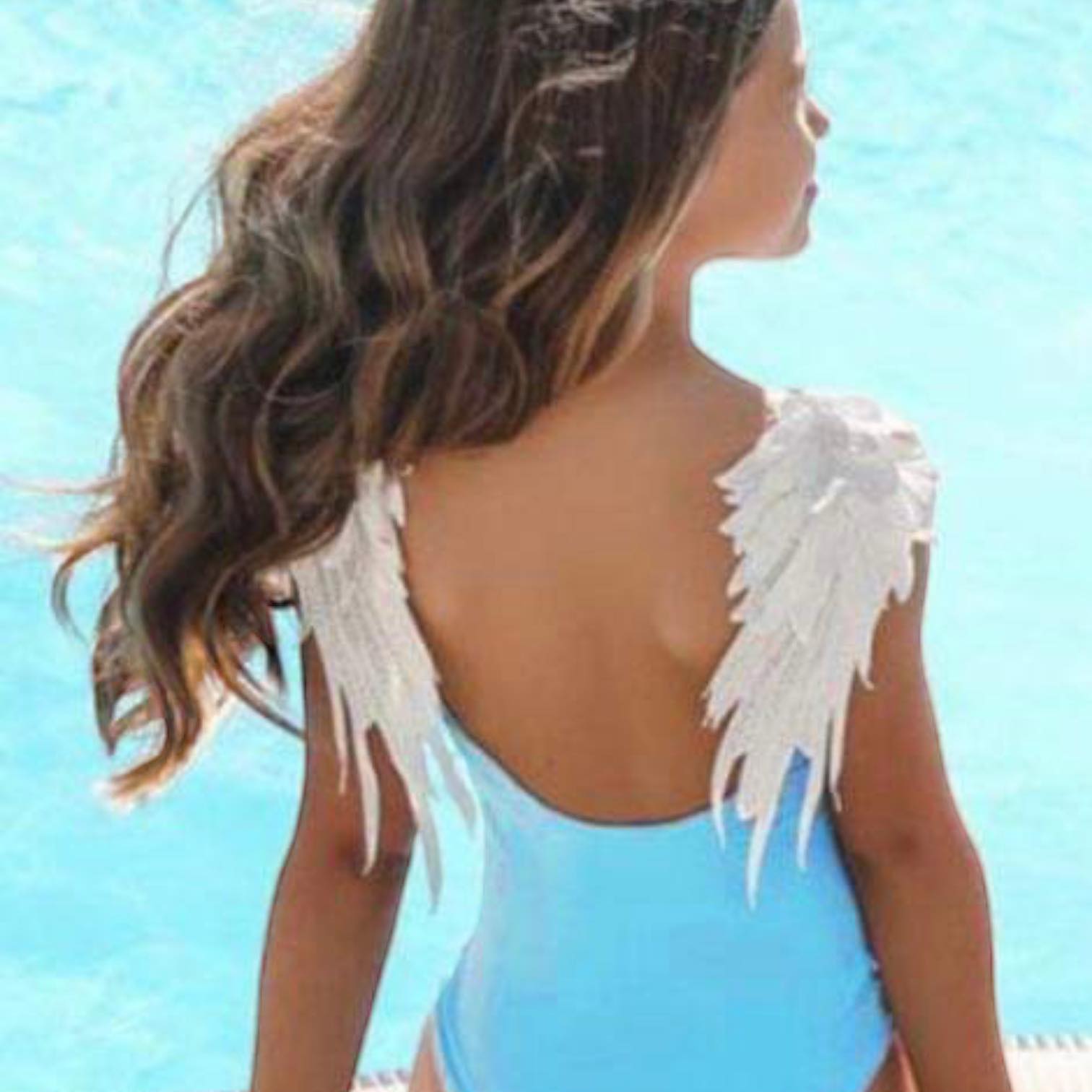 Costum de Baie Roz cu Broderii Aplicate