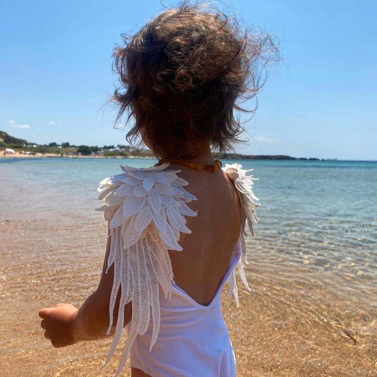 Set costume de baie mama fiica model intreg alb cu broderie aplicata