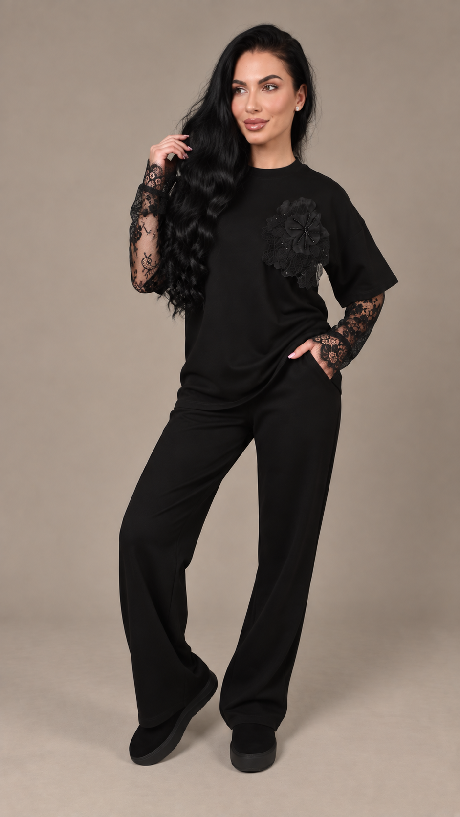 Compleu dama negru cu floare si maneci din dantela chantilly