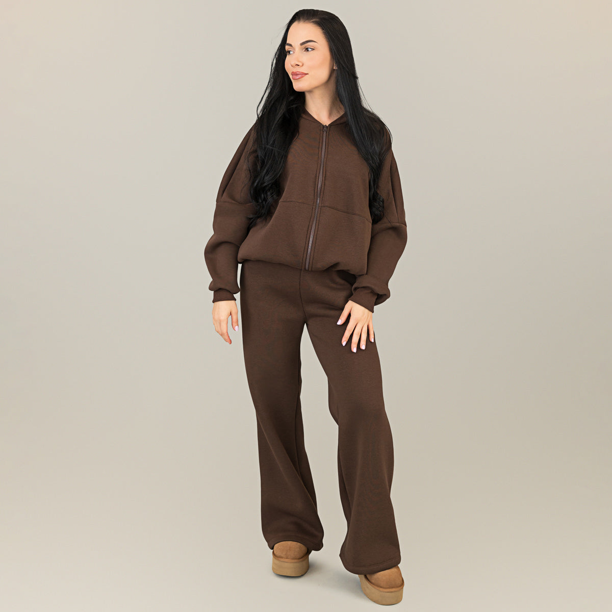 Trening dama maro ciocolata format din hanorac bomber si pantaloni largi